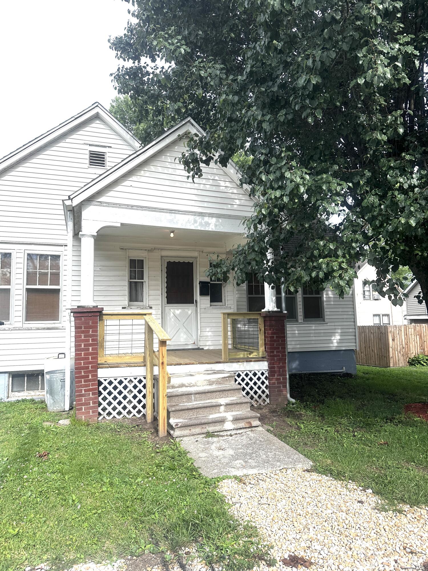 606 N WASHINGTON ST Property Photo 1