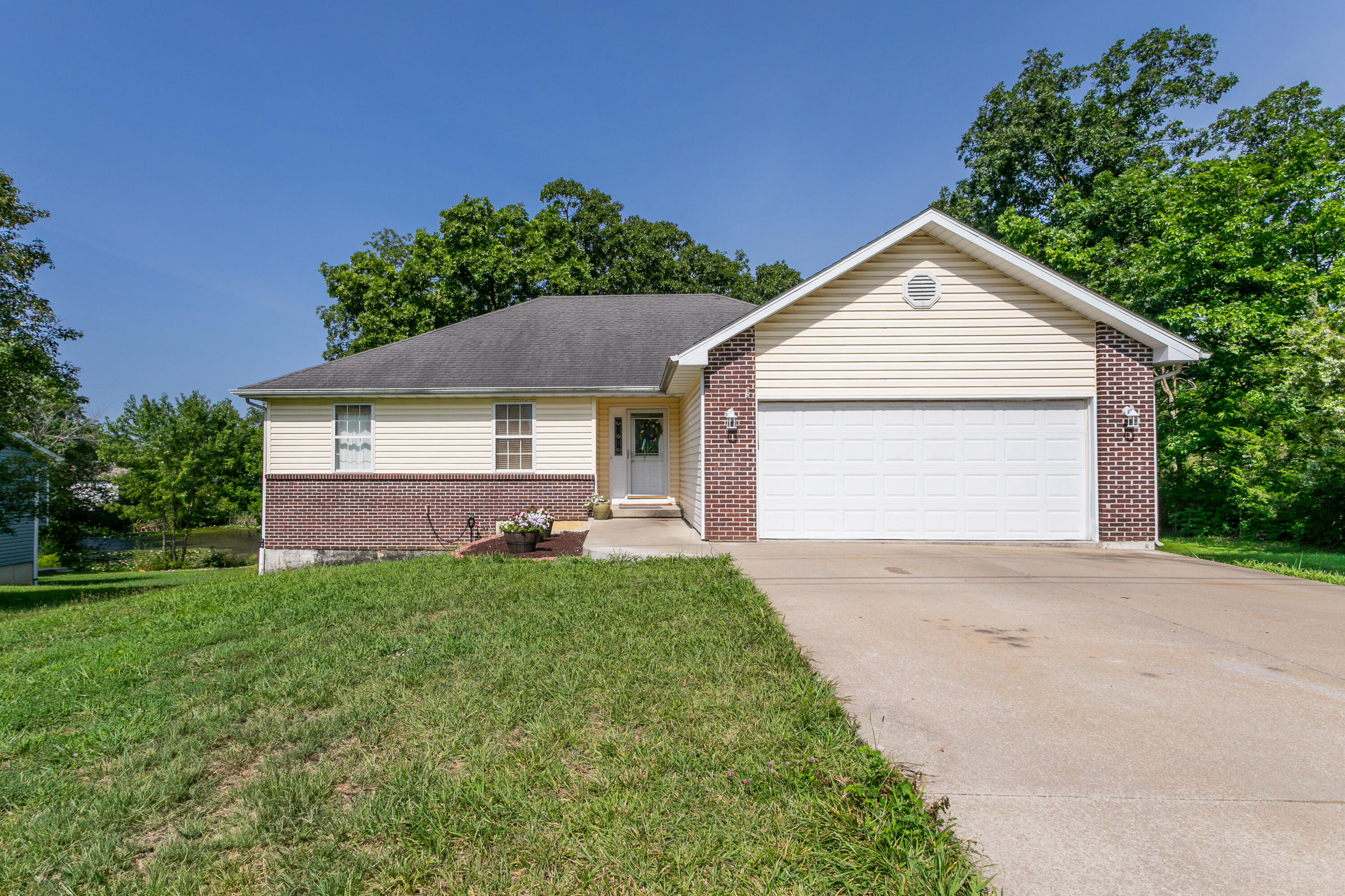 1537 N Lake Of The Woods Rd Property Photo 1