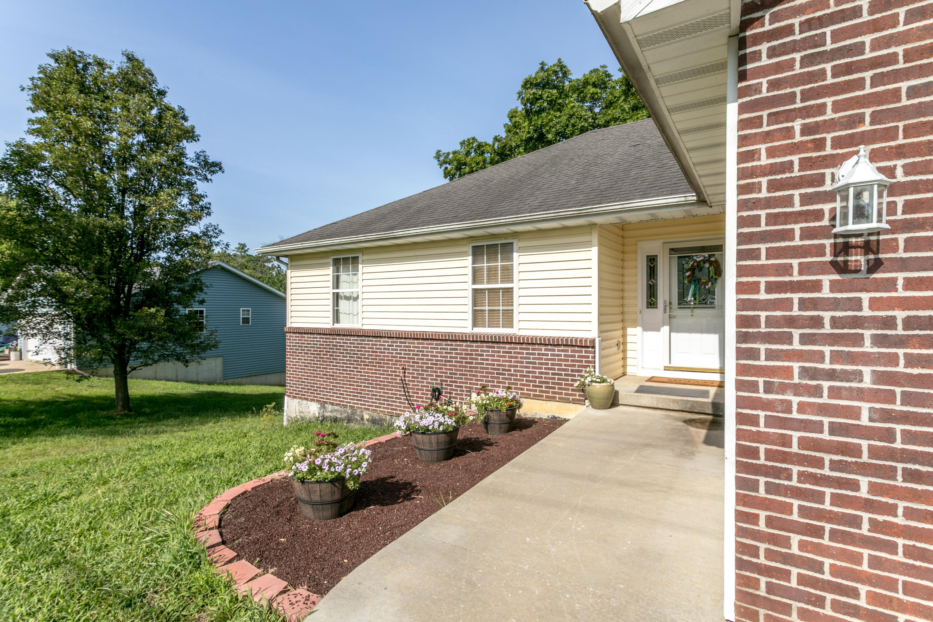 1537 N Lake Of The Woods Rd Property Photo 1