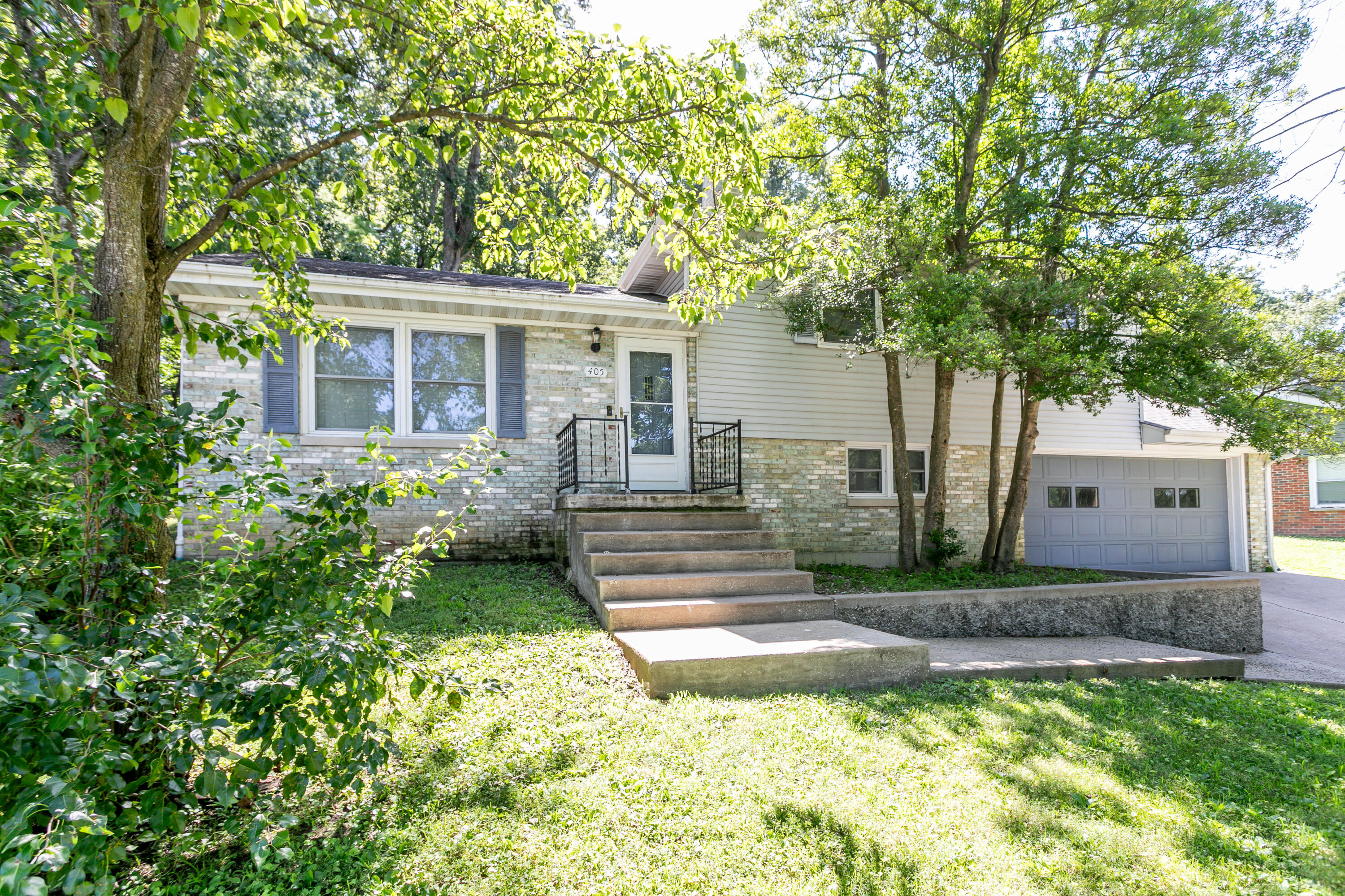 405 Gateway Dr Property Photo 1
