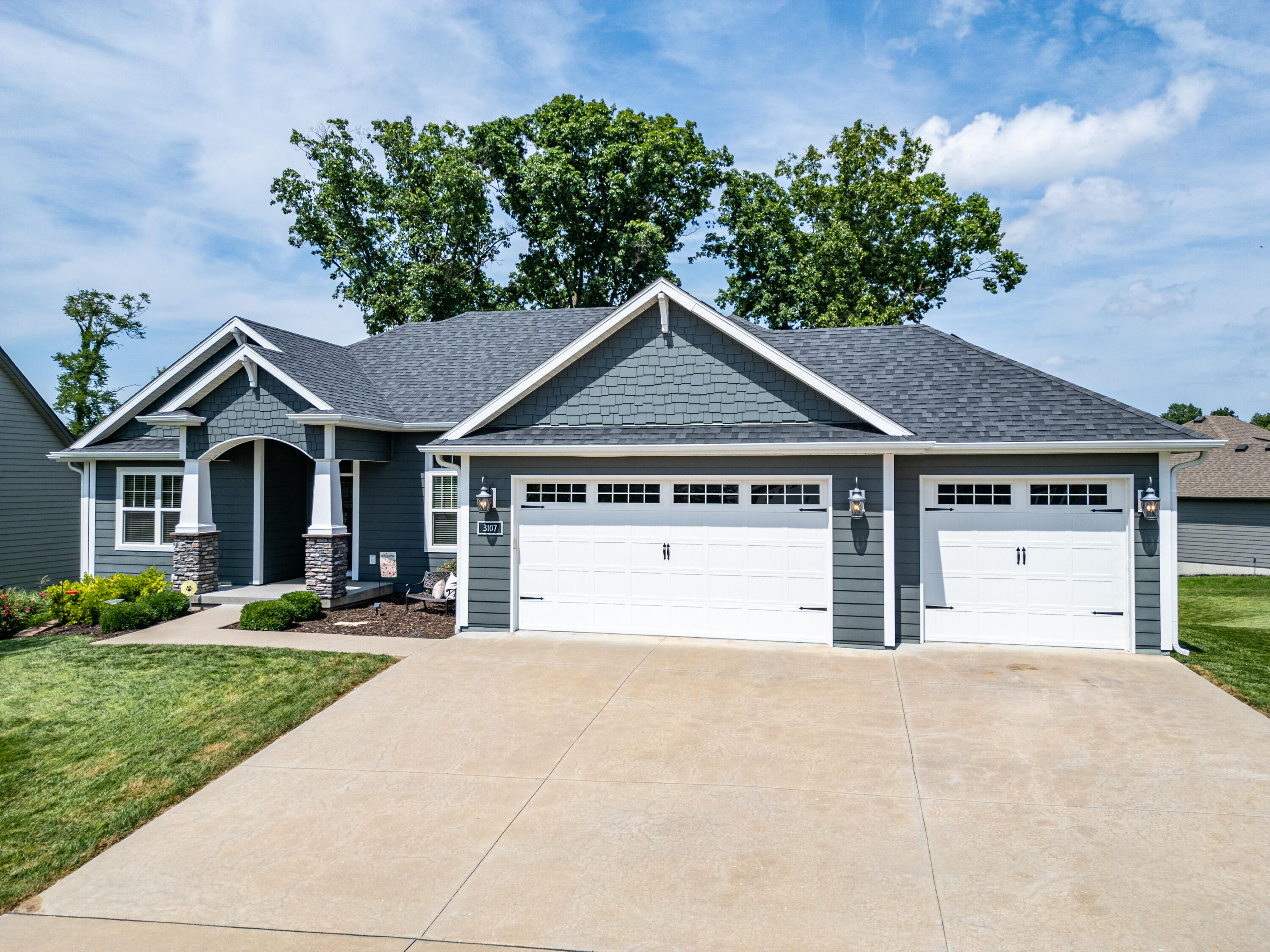 3107 Crape Myrtle Dr Property Photo 1