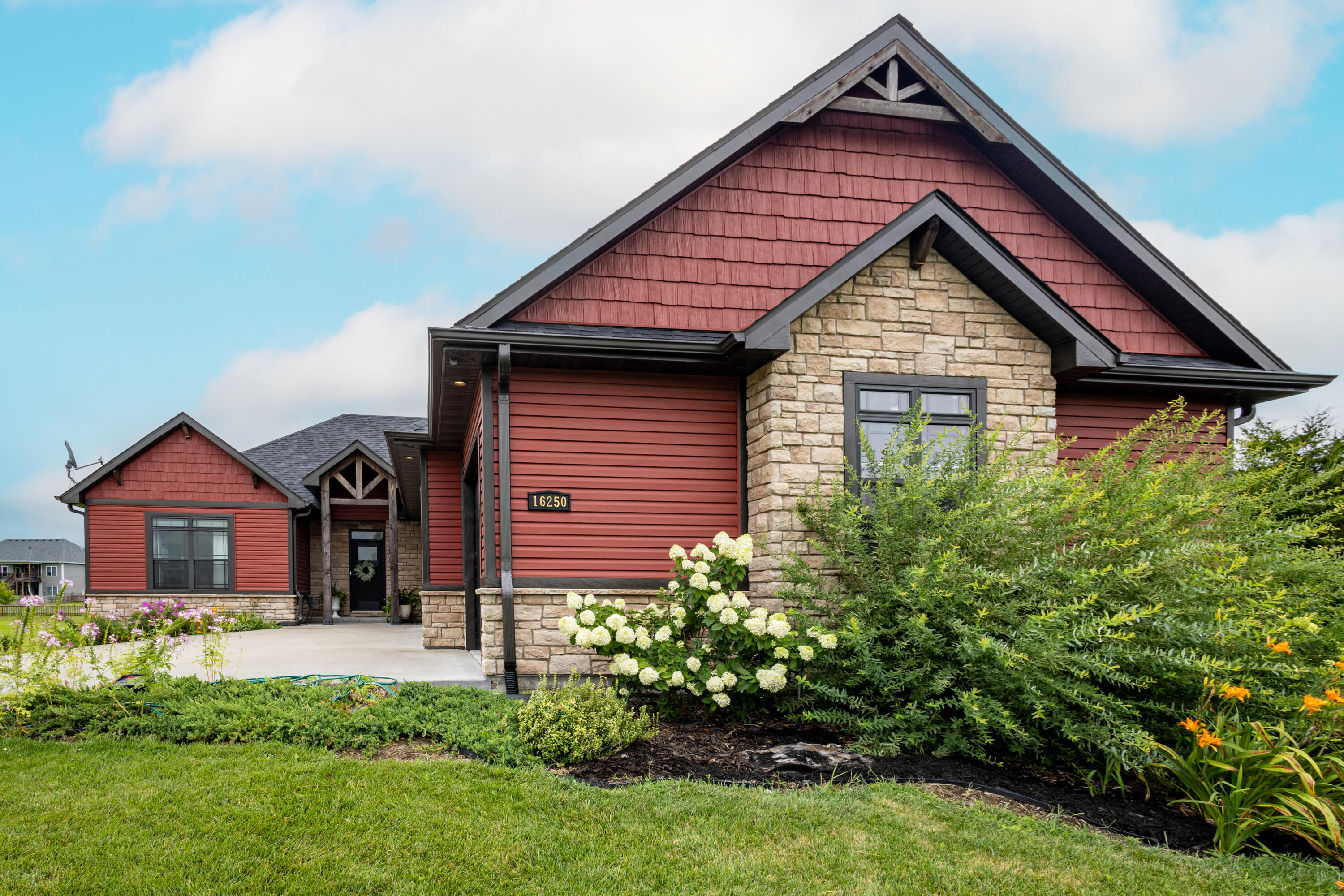 16250 S Old Hwy 63 Property Photo 5