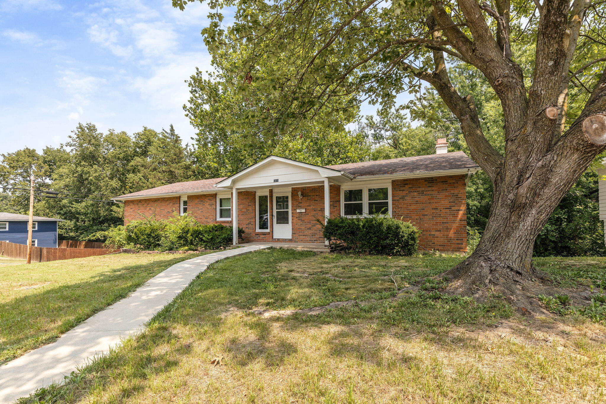 1810 N Garth Ave Property Photo 1