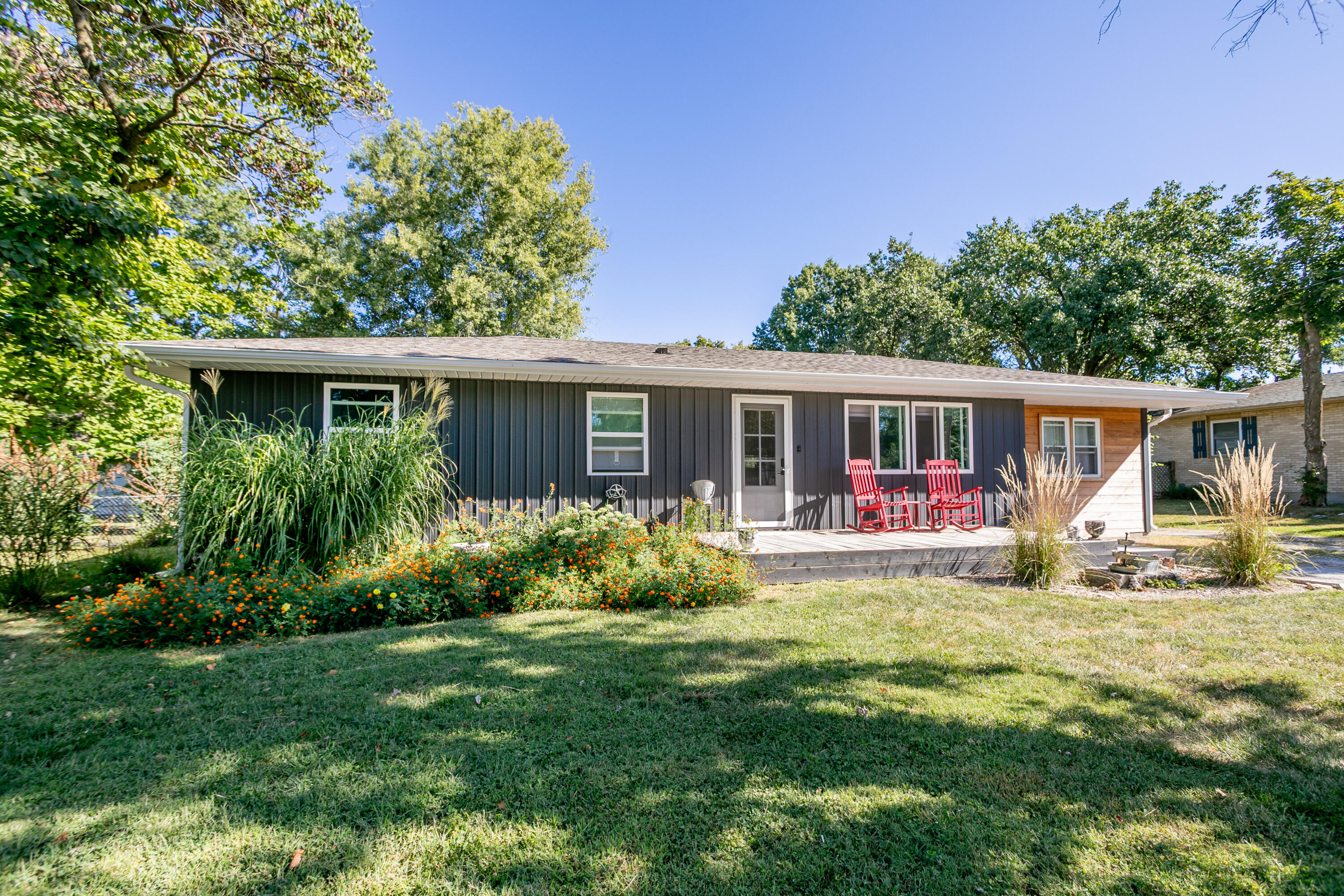 205 Meadow Ln Property Photo 1