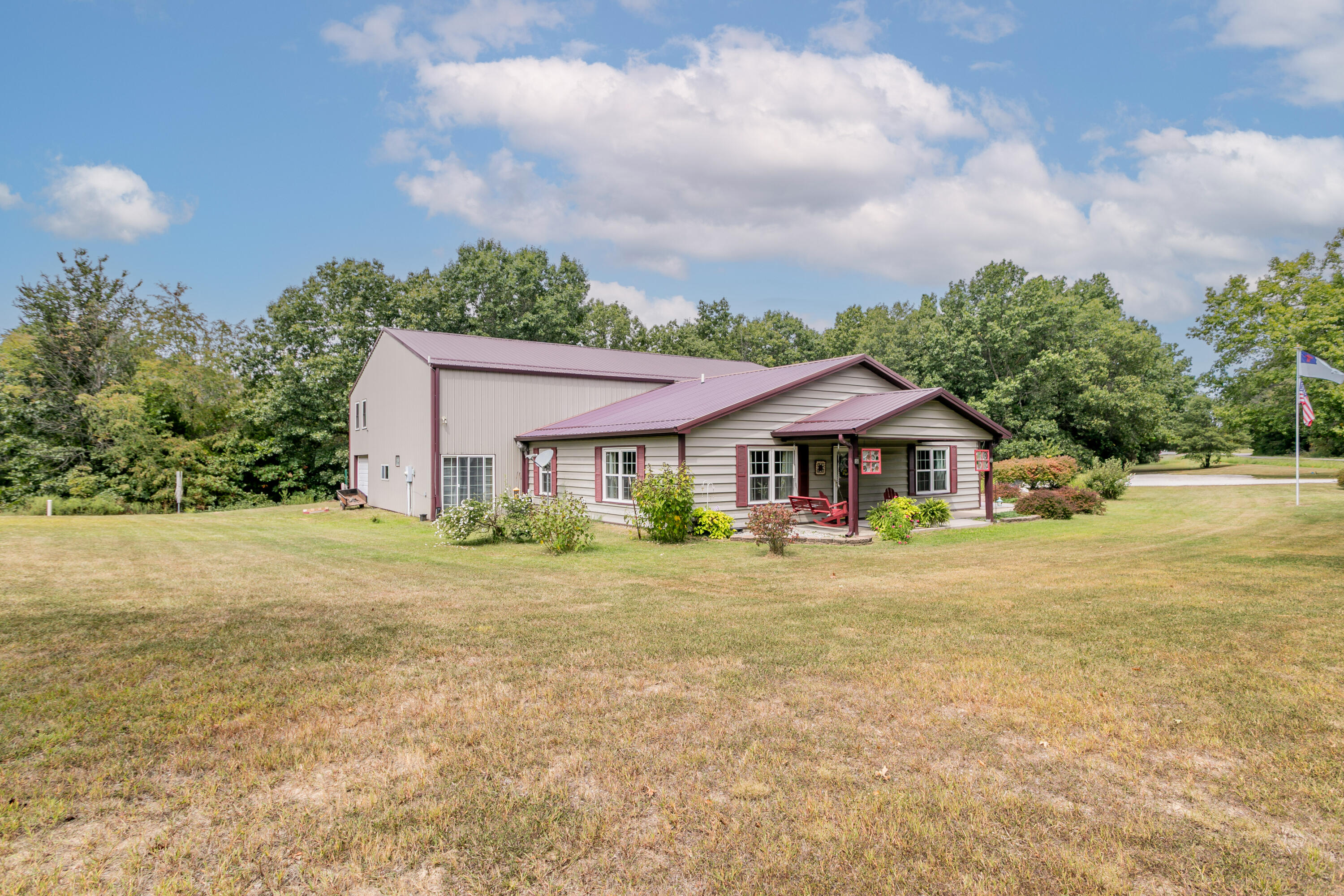 19101 N Route F Property Photo 1