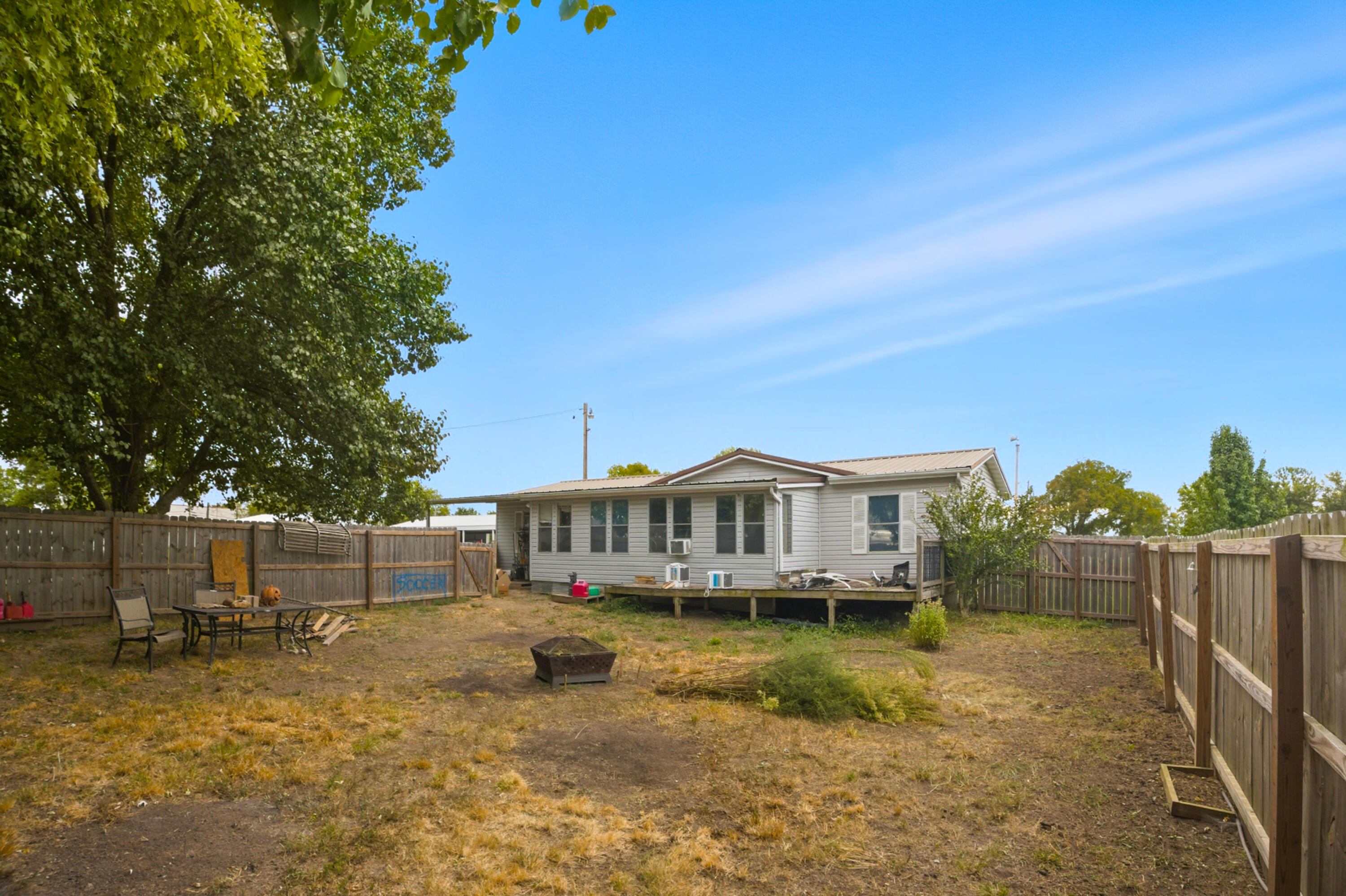 200 S Harris St Property Photo 1
