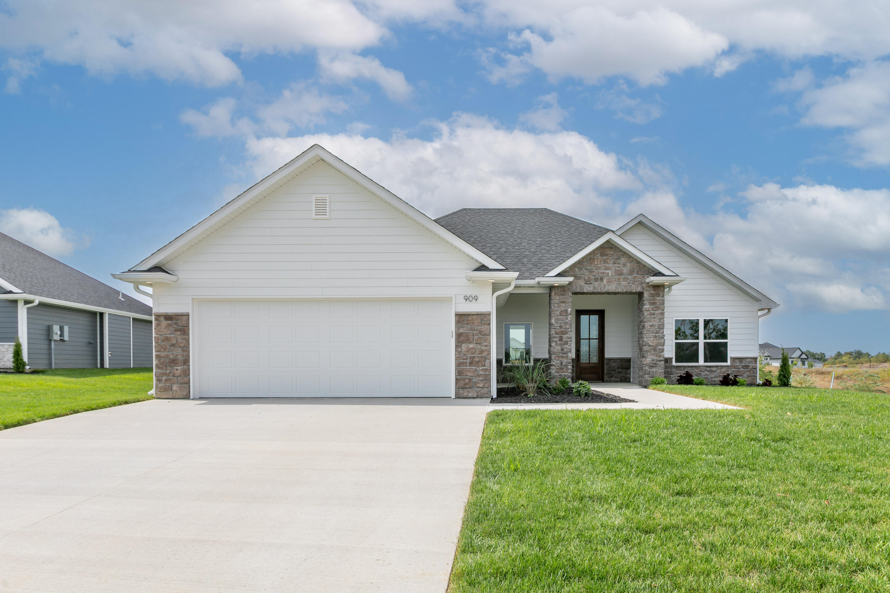 909 Spyglass Ct Property Photo 1