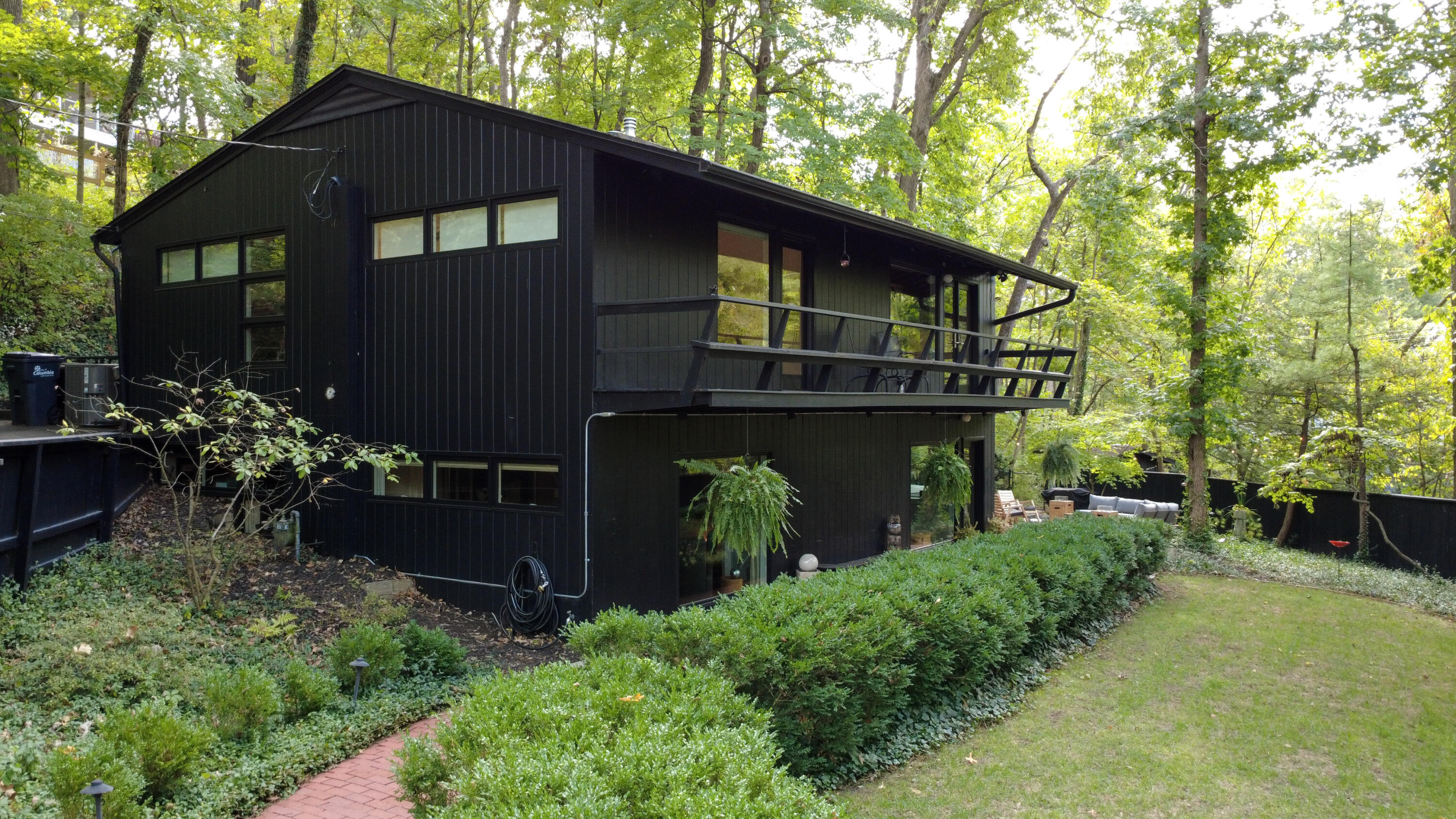 1402 W Rollins Rd Property Photo 1