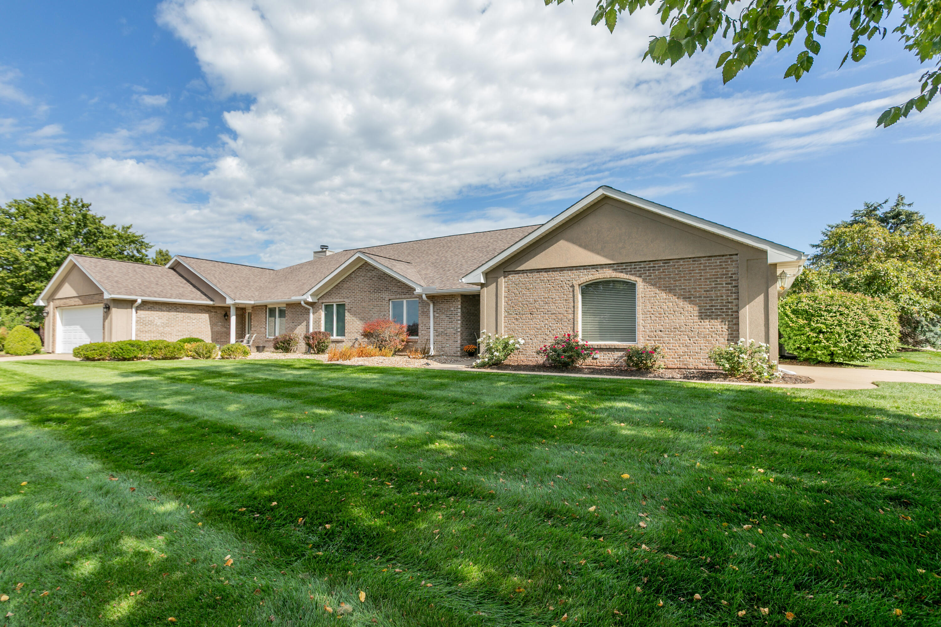 3711 Shadow Glen Ct Property Photo 1