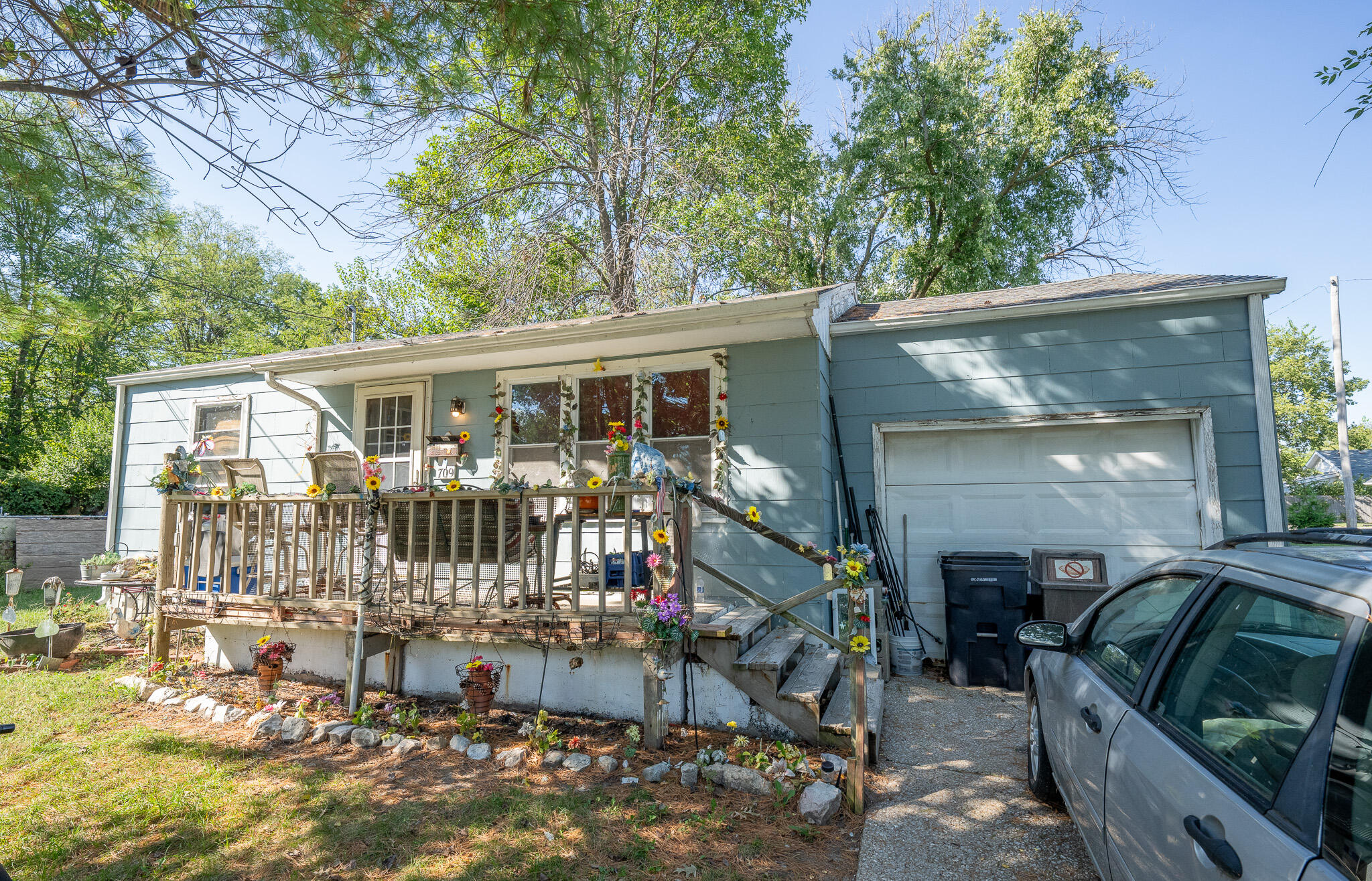 709 Mikel St Property Photo 1