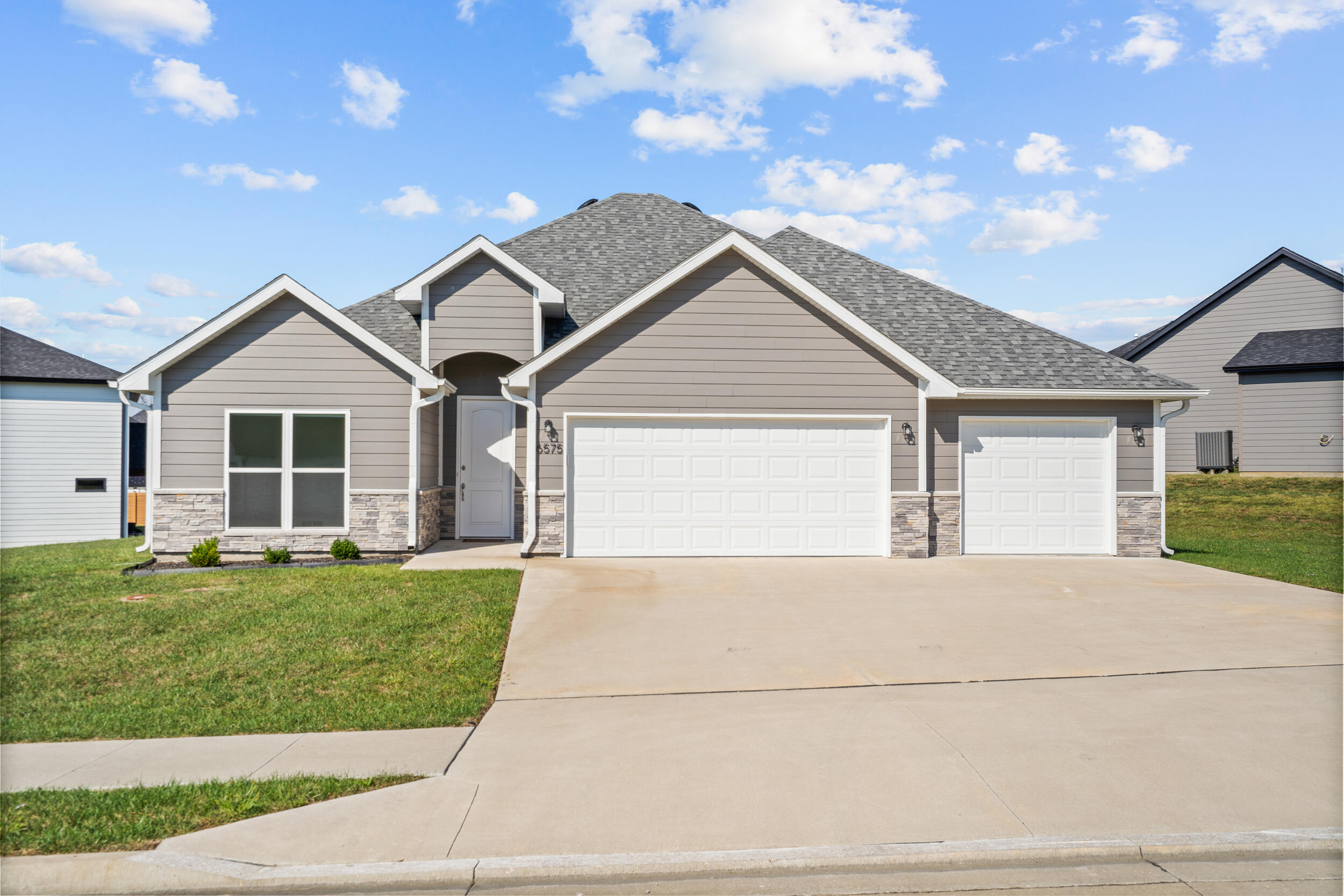 6575 Gateway Arch Way Property Photo 1