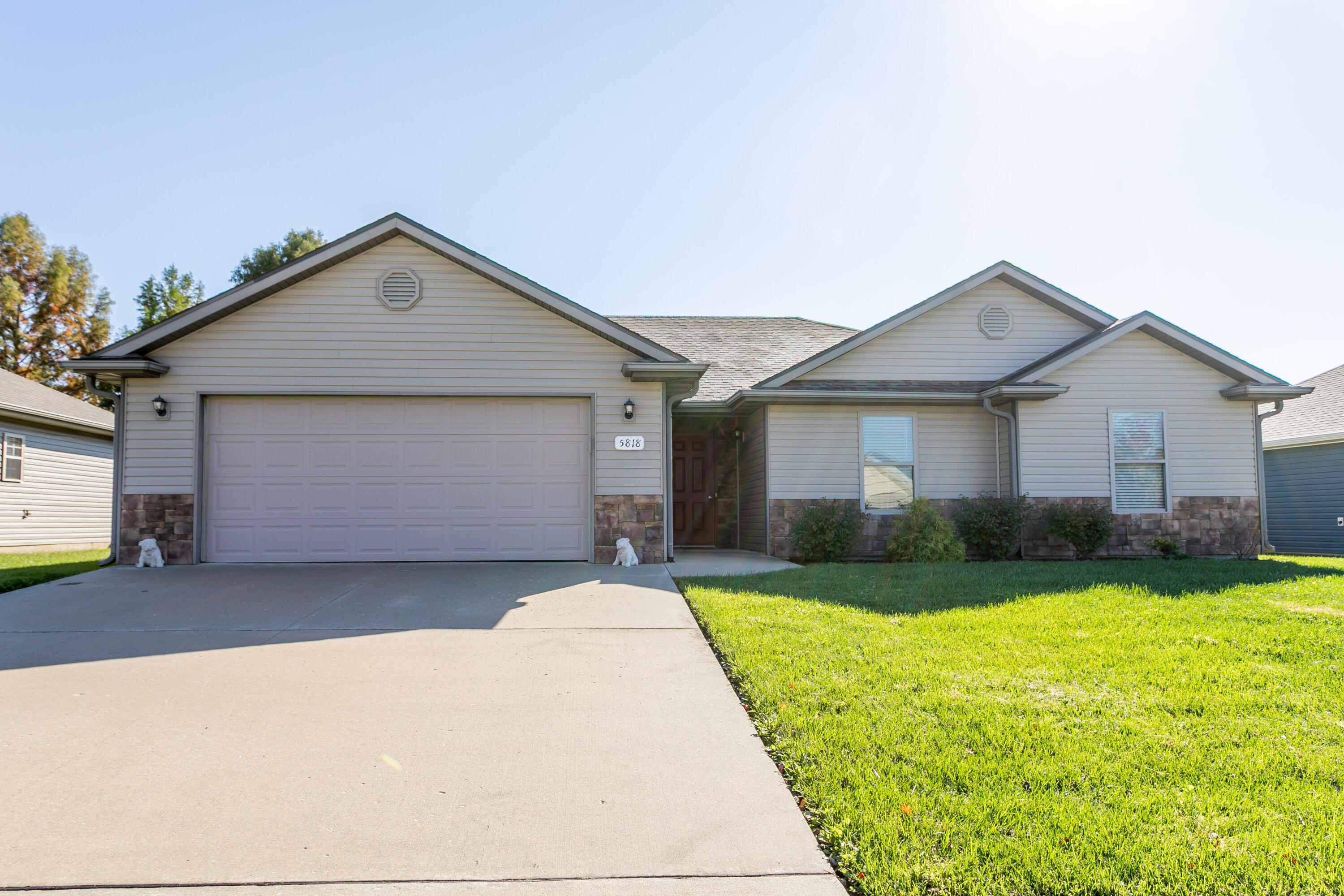 5818 Neptune Dr Property Photo 1