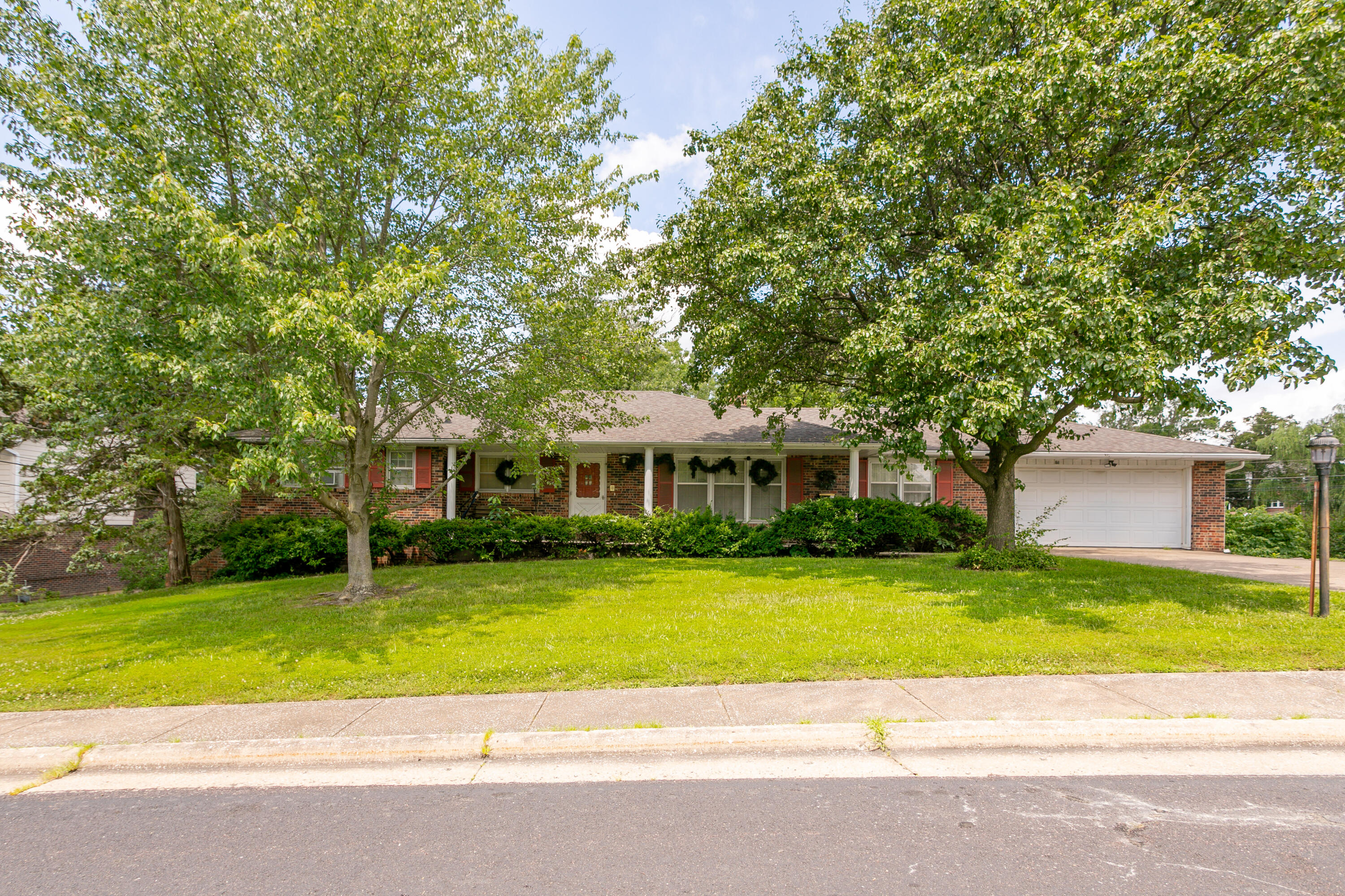 811 Hulen Dr Property Photo 1