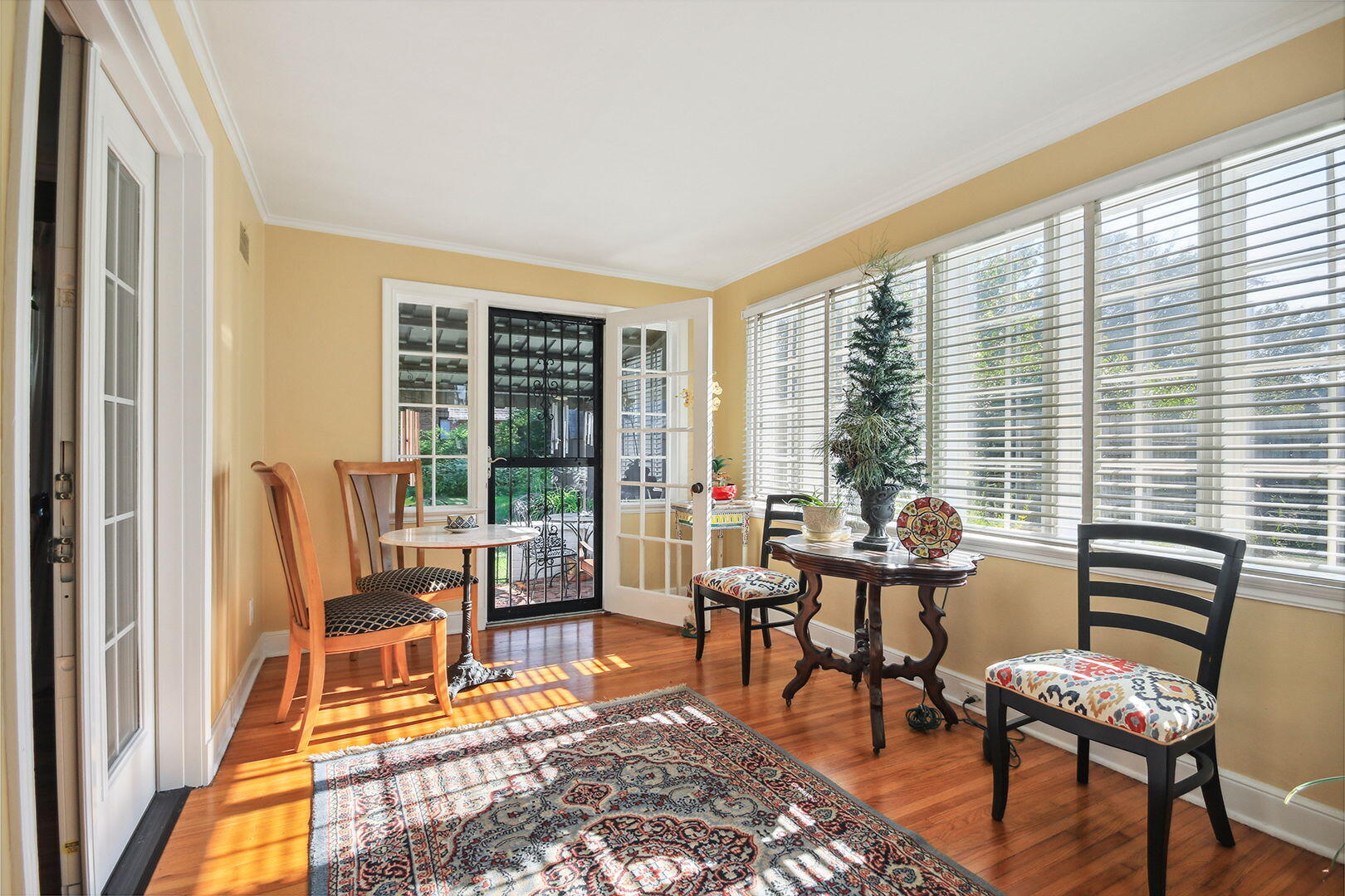 1 Park Cir Property Photo 17