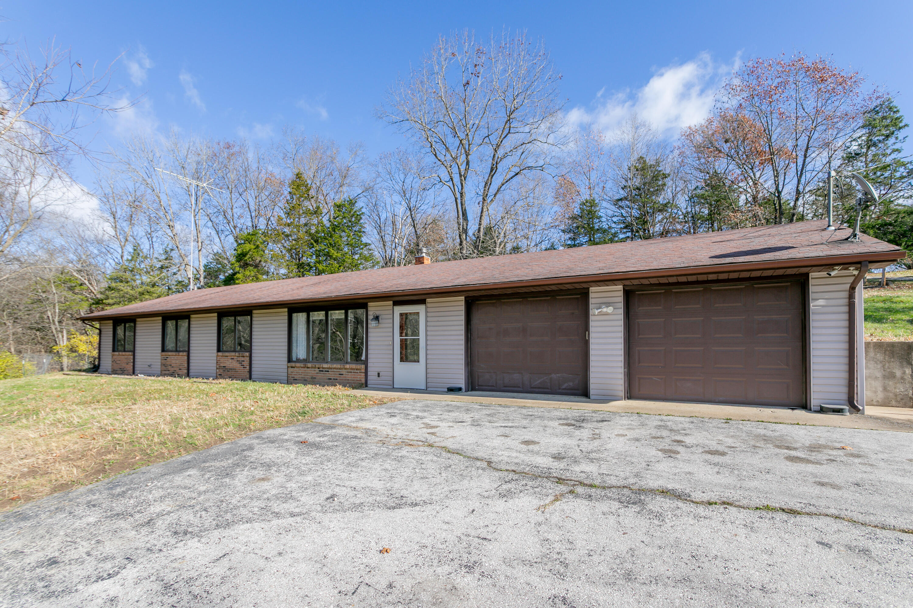 5700 E Lee Rd Property Photo 1