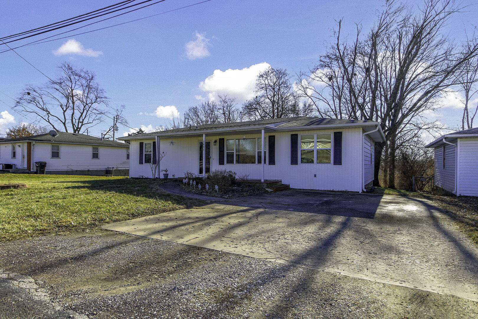 3406 Westwind Dr Property Photo 3