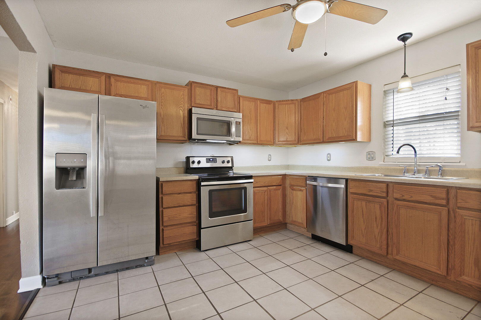 3406 Westwind Dr Property Photo 7