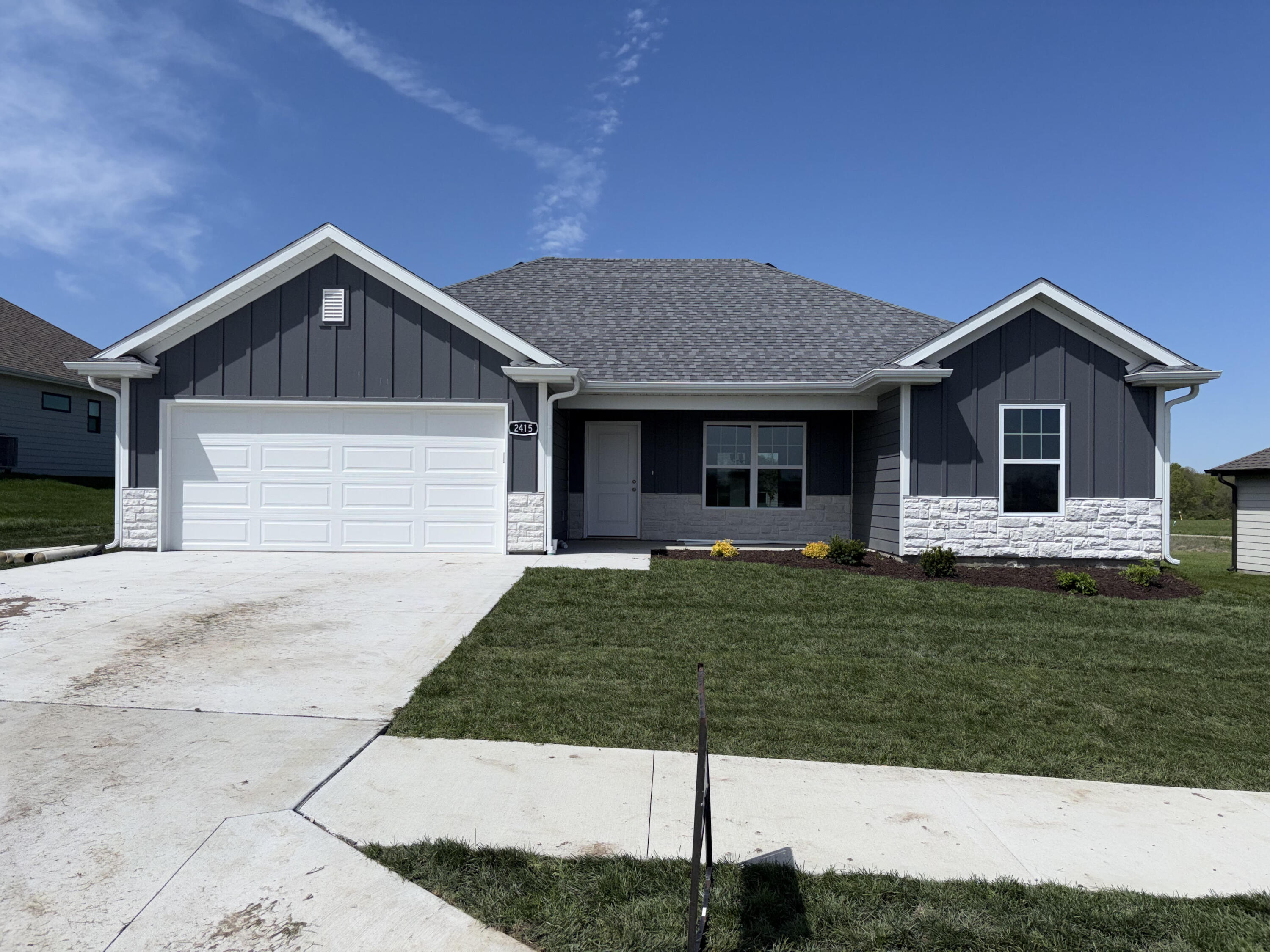 2415 N Traveller Dr Property Photo 1