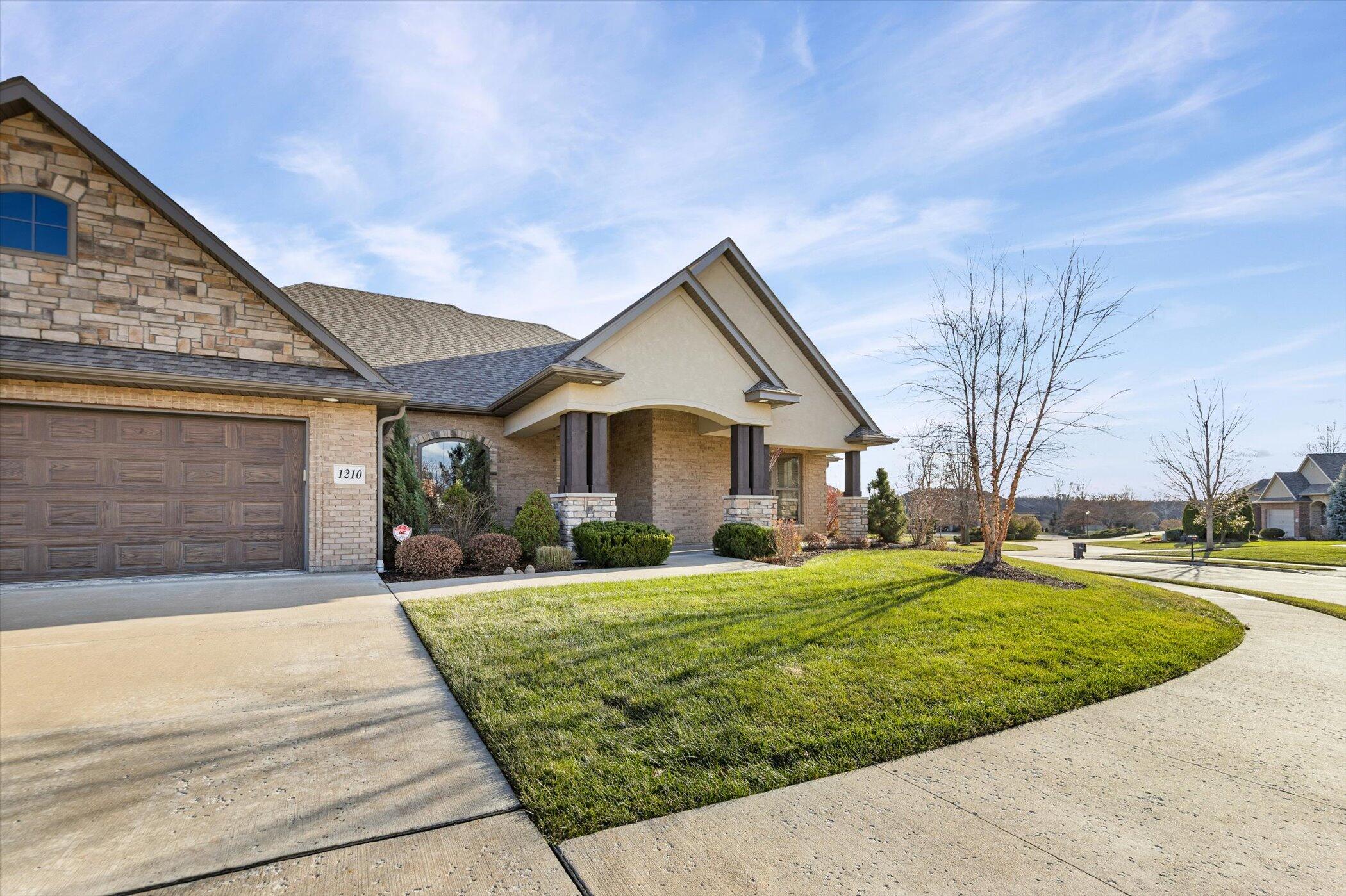 1210 Marcassin Dr Property Photo 4