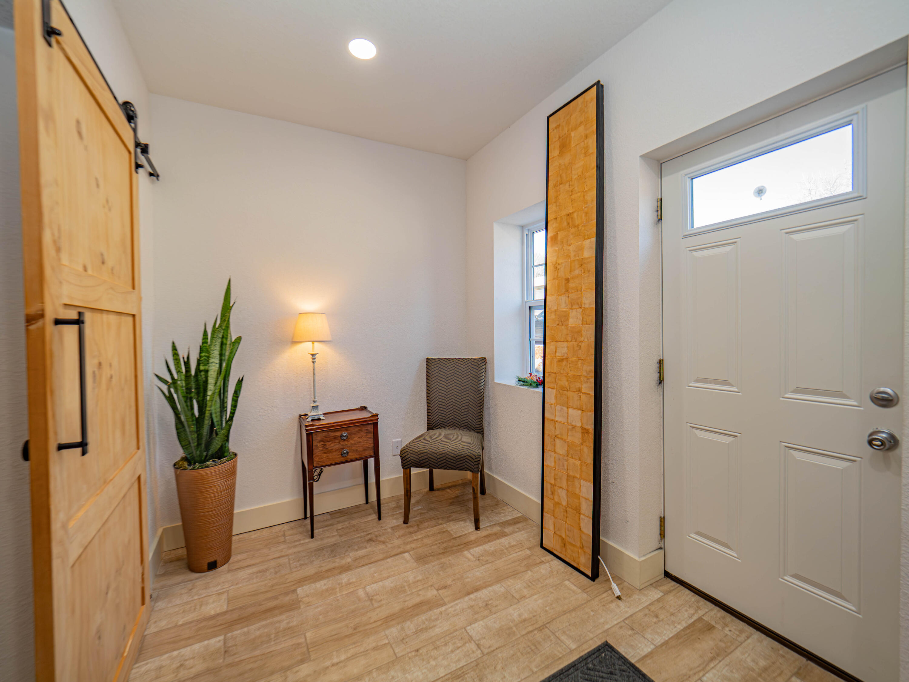 605 2nd St Property Photo 4