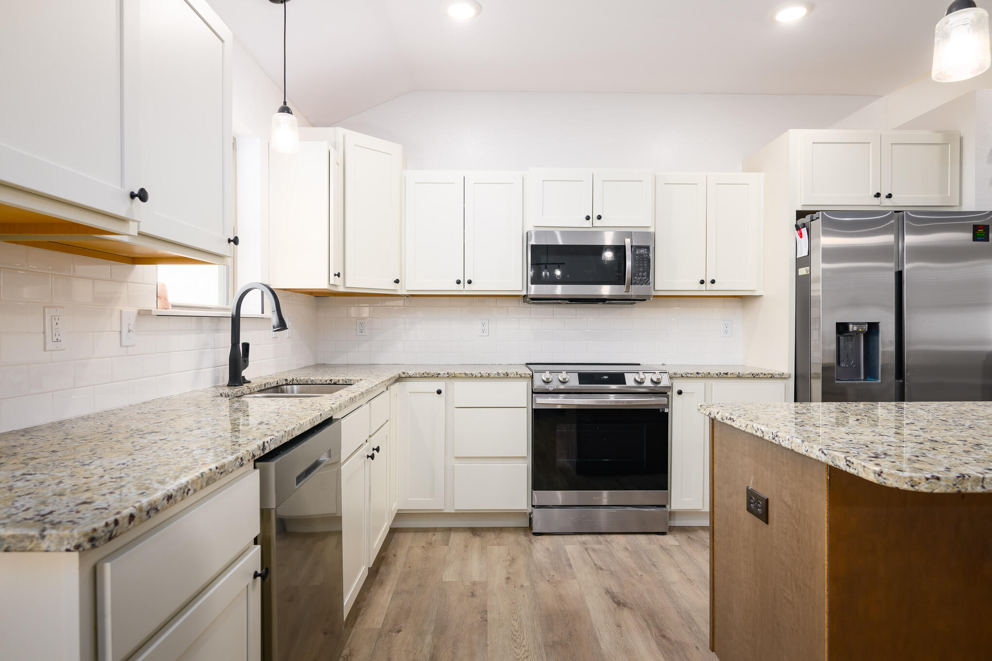 16110 Blue Heron Dr Property Photo 4