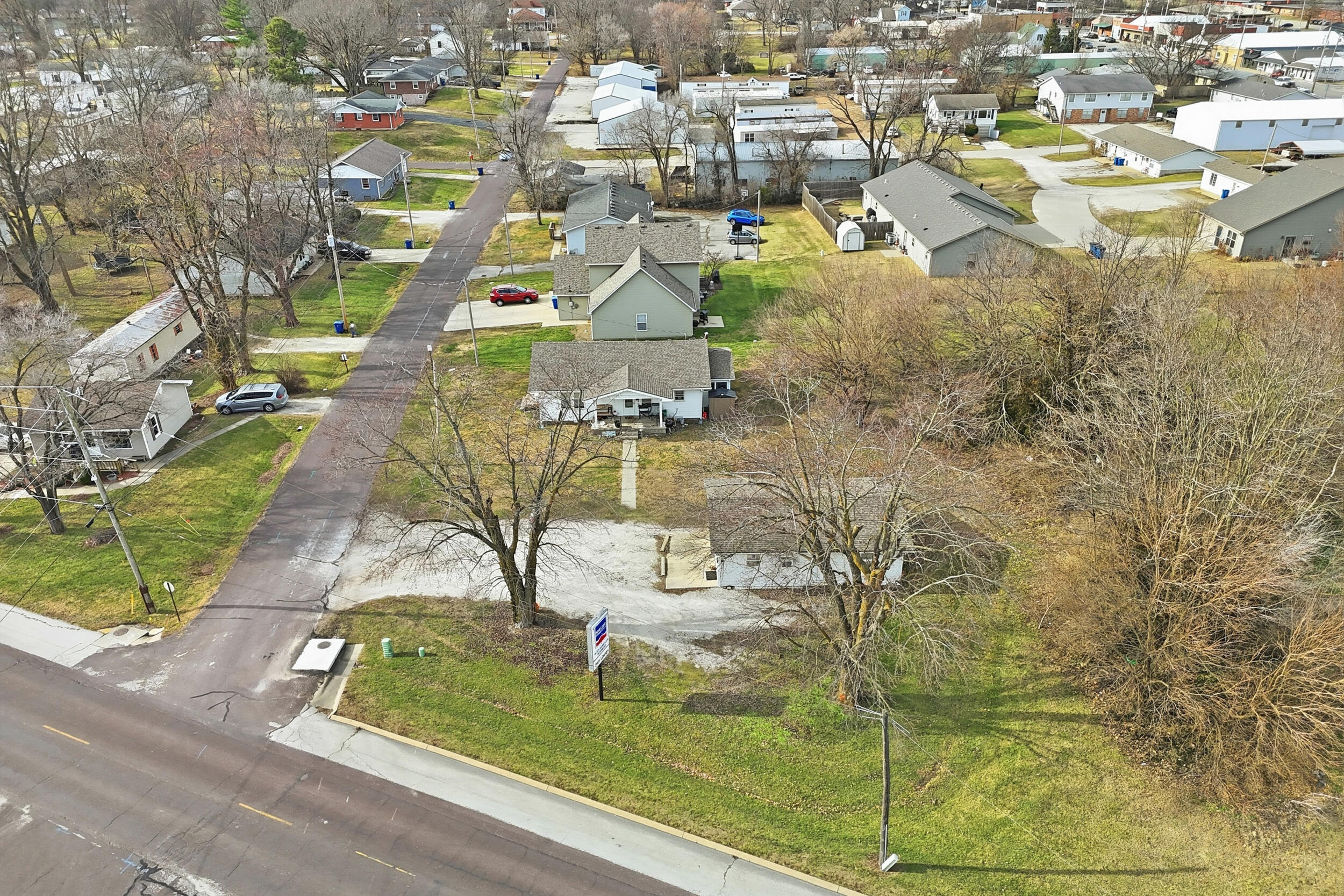 209 E Johnson Ave Property Photo 4