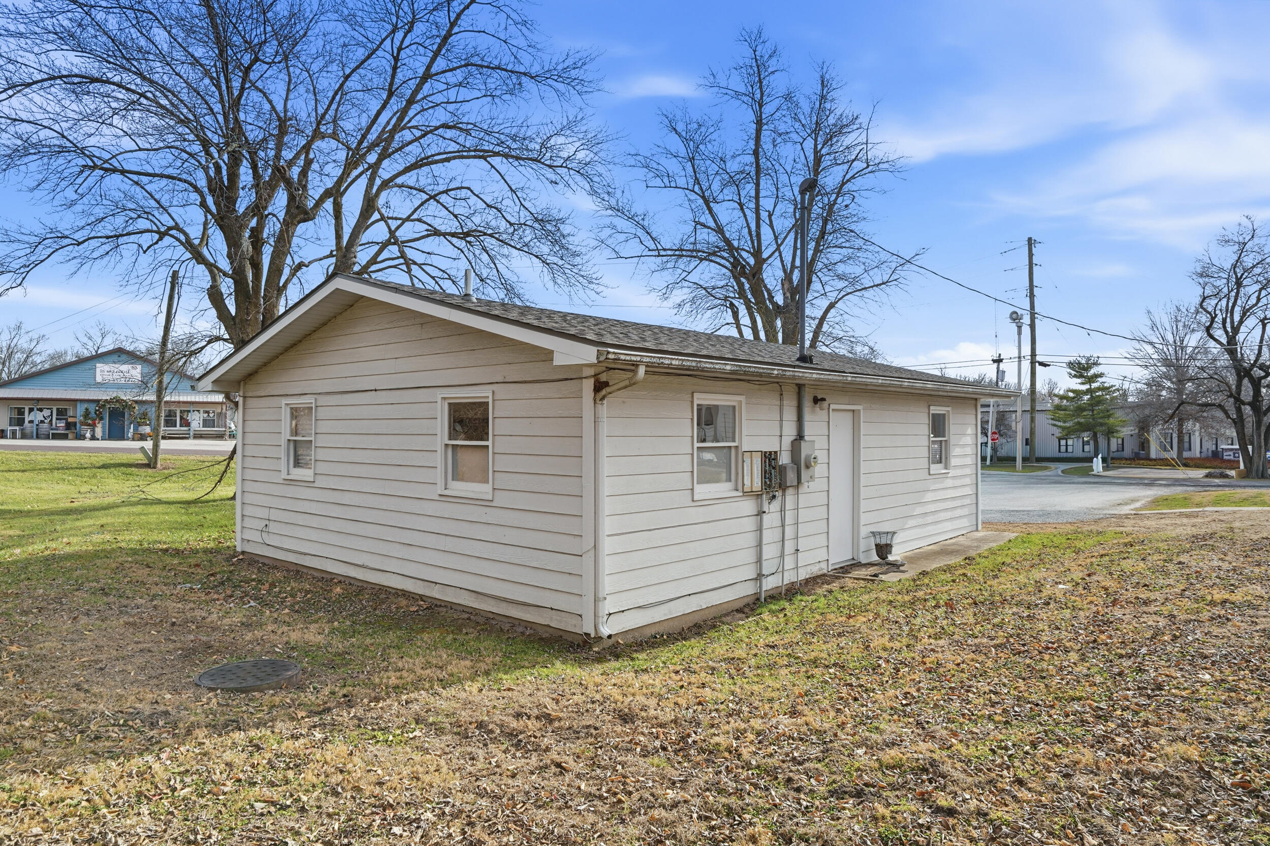 209 E Johnson Ave Property Photo 12