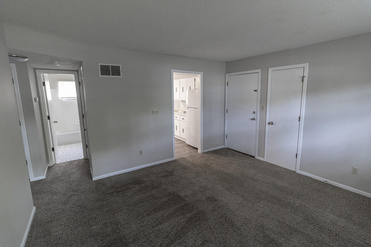2916 Leeway Dr C Property Photo 6