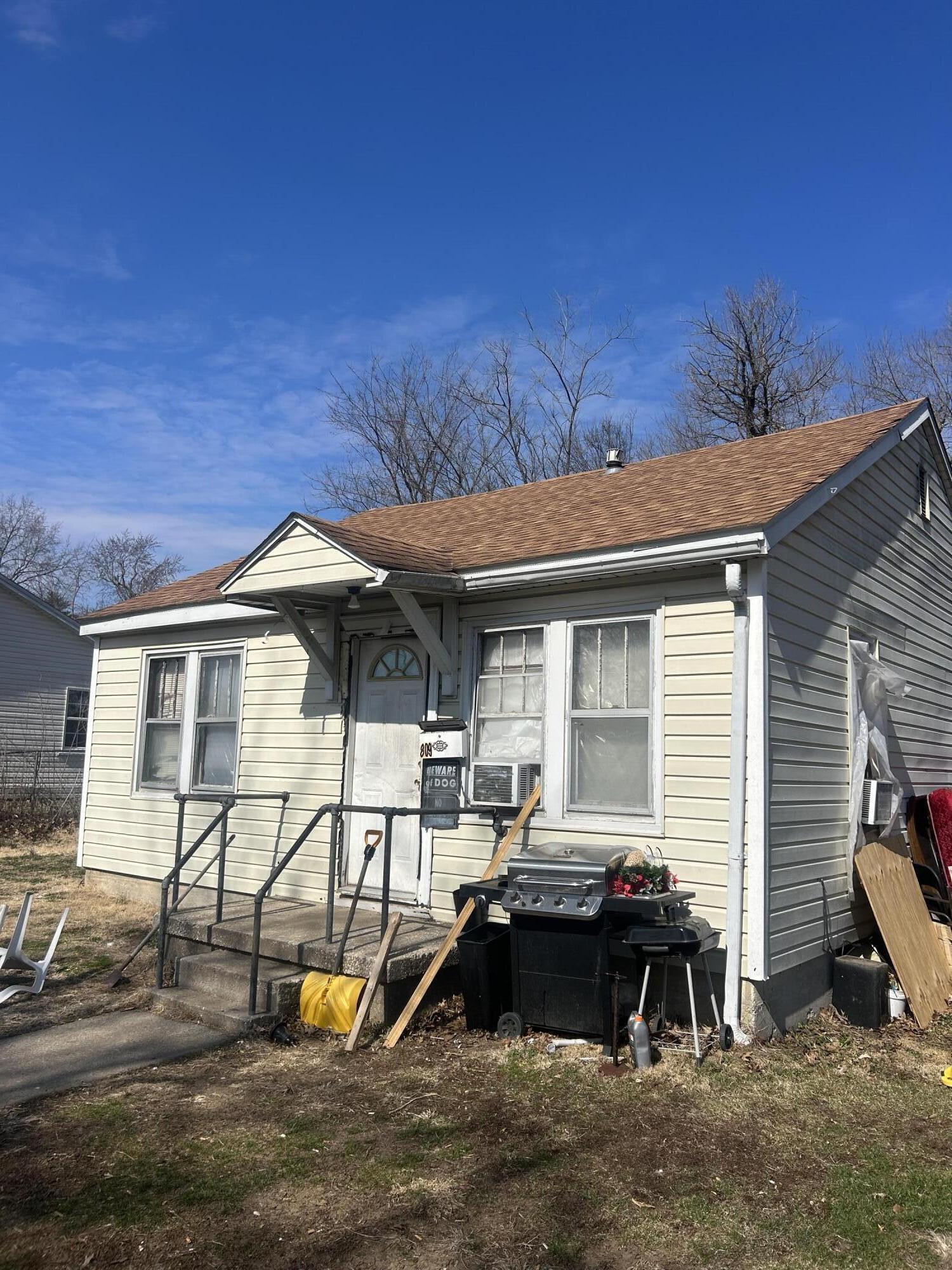 809 Middle St Property Photo 1