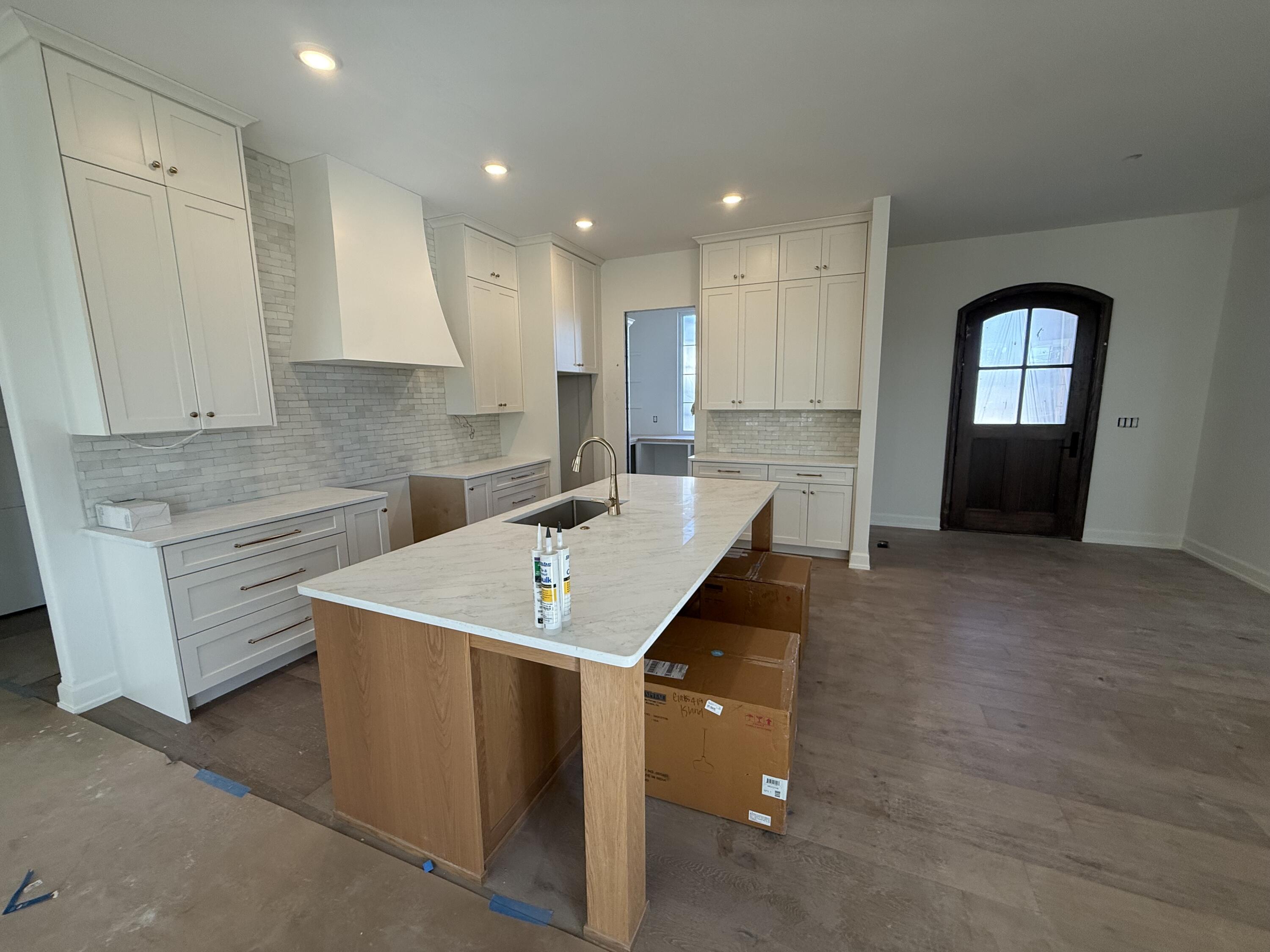 7320 Sella Ct Property Photo 4