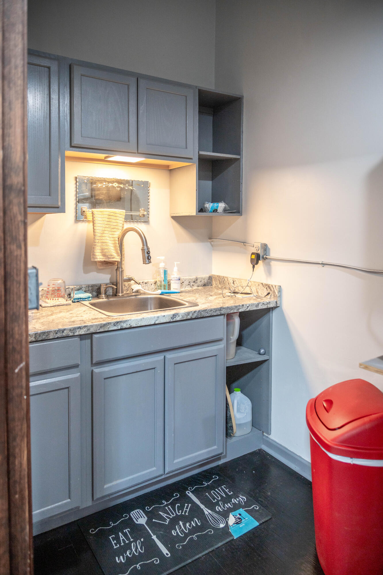 5 E North St Property Photo 9