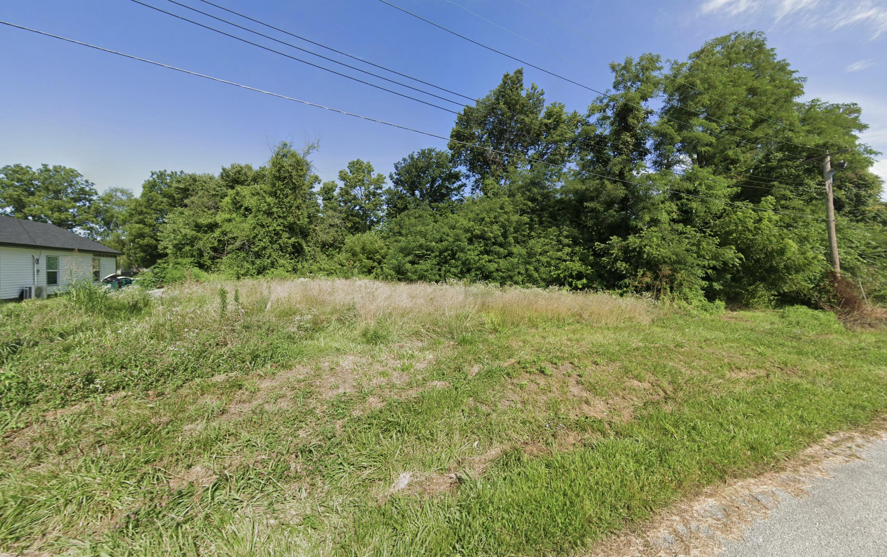 304 Railroad St Property Photo 1