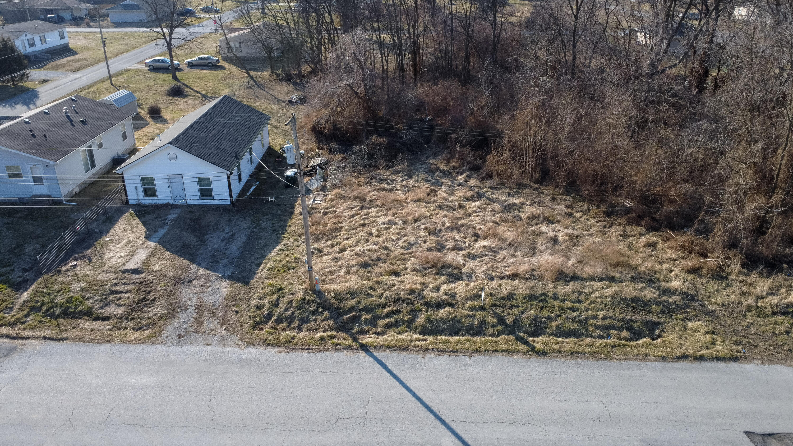 304 Railroad St Property Photo 4