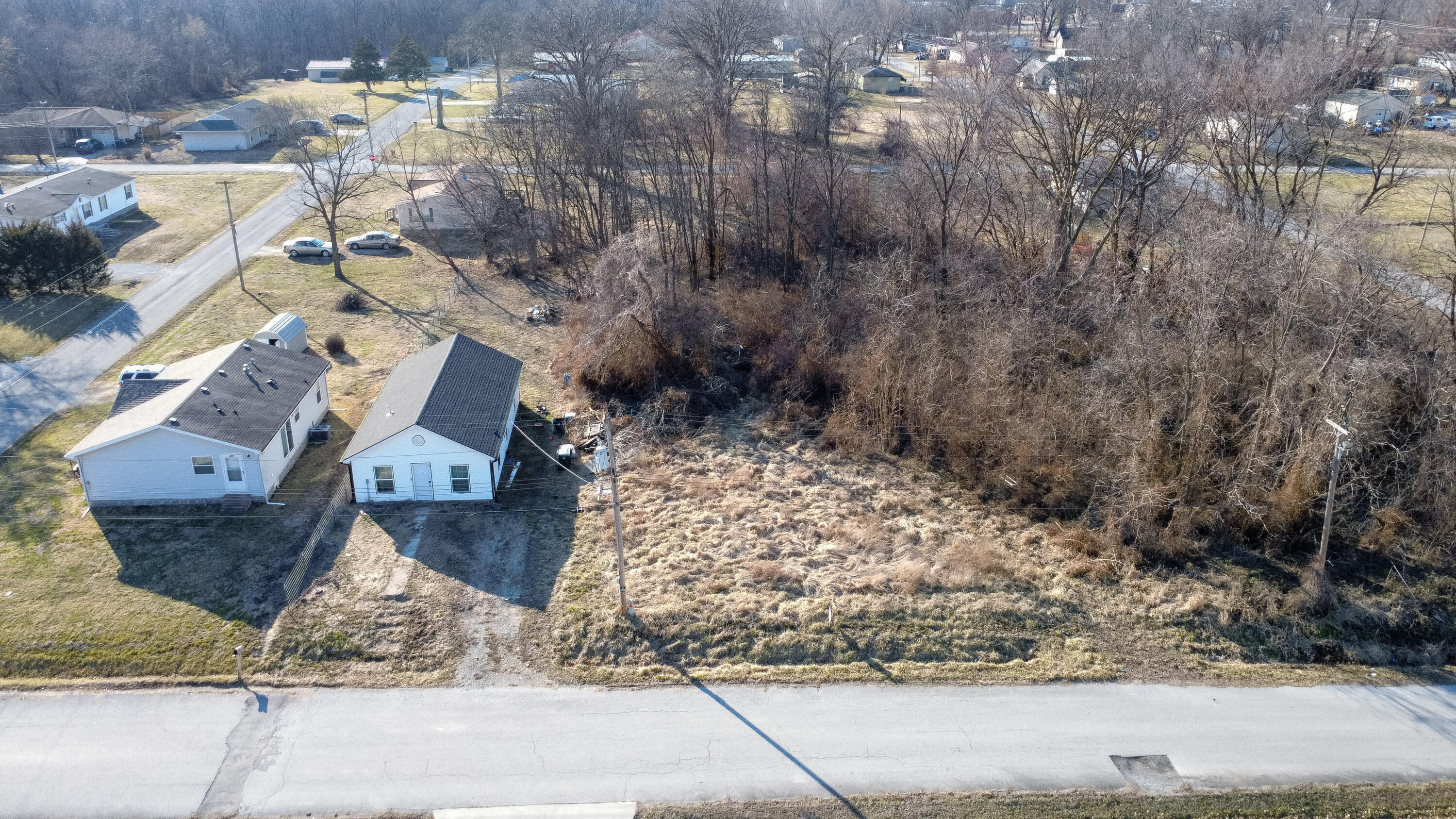 304 Railroad St Property Photo 5