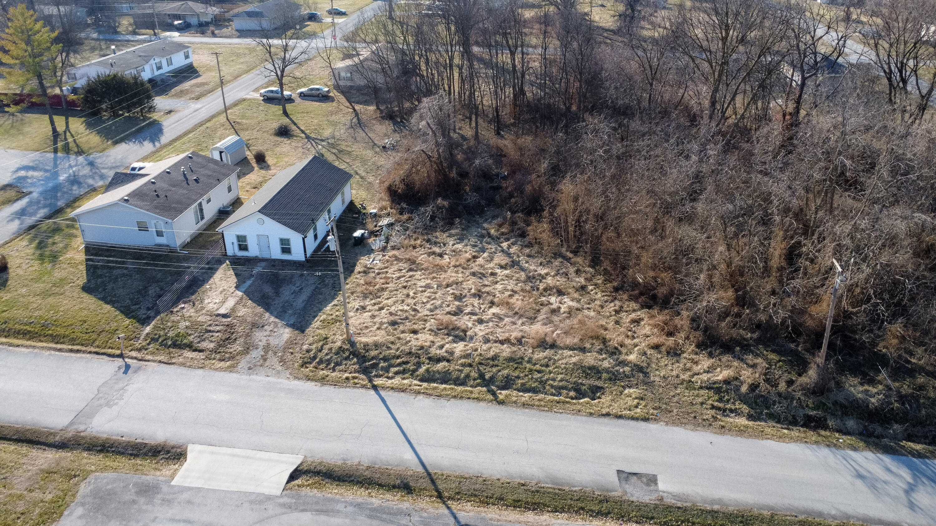 304 Railroad St Property Photo 6