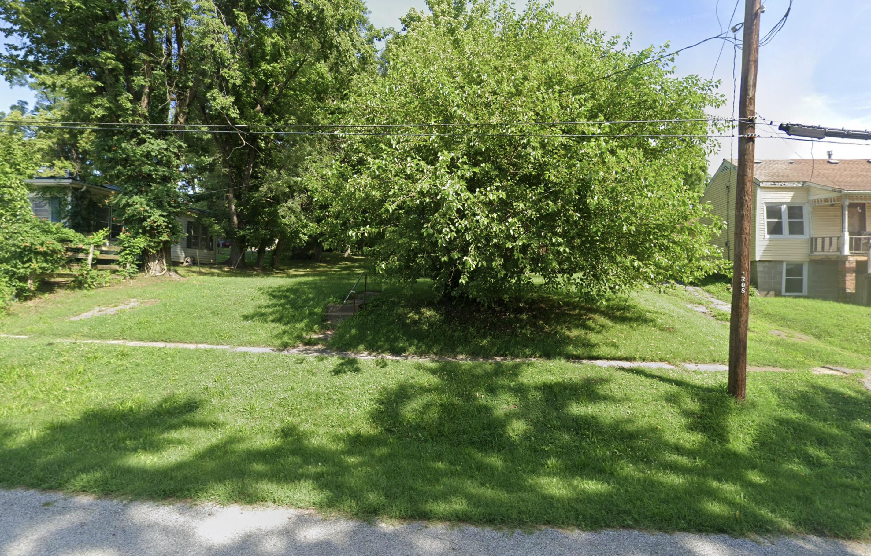 308 E Davis St Property Photo 1