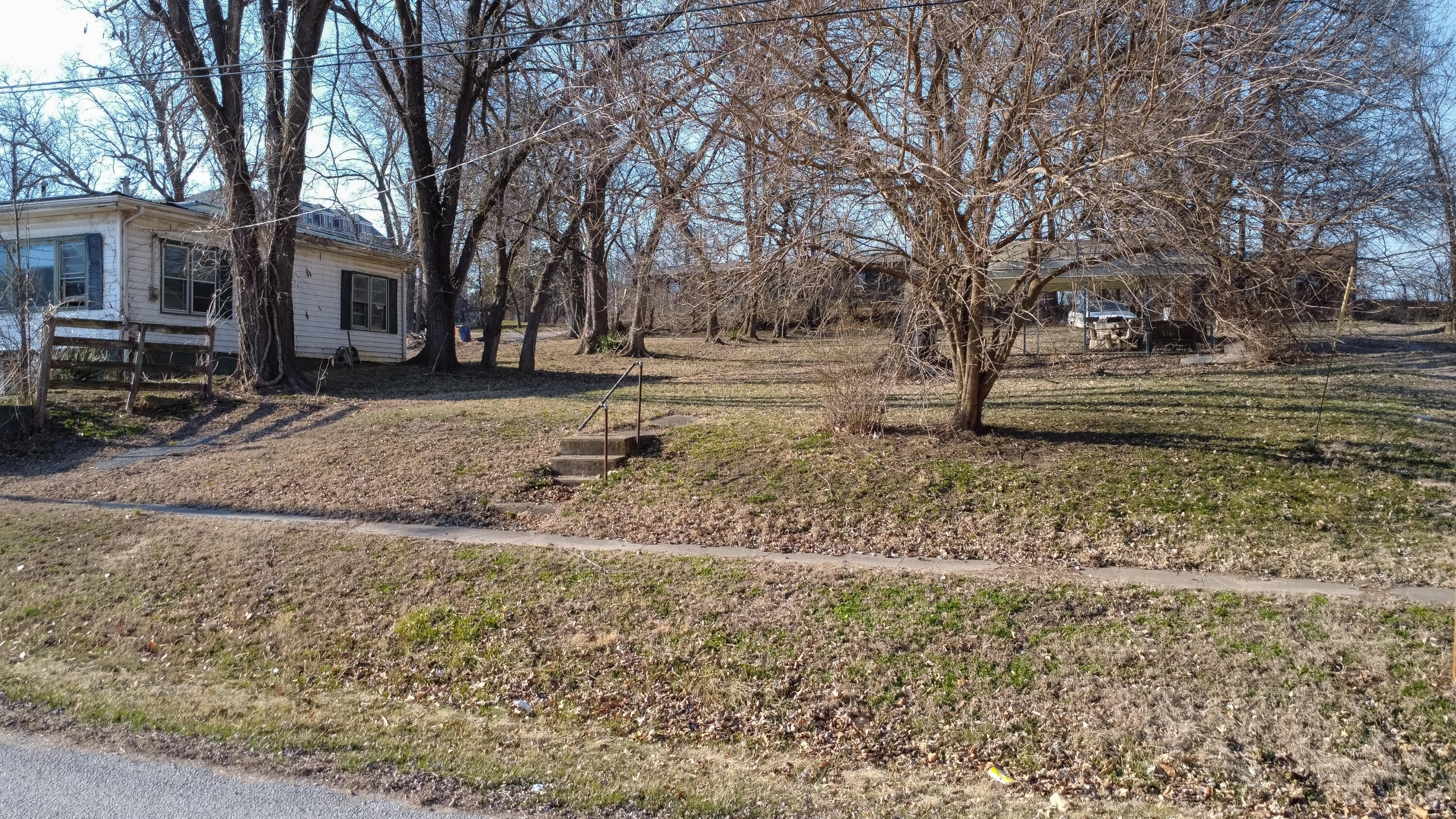 308 E Davis St Property Photo 2