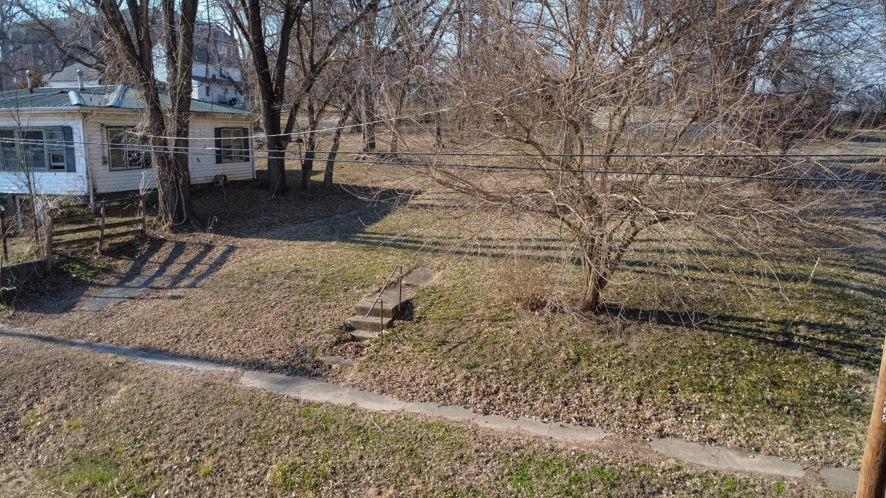 308 E Davis St Property Photo 3