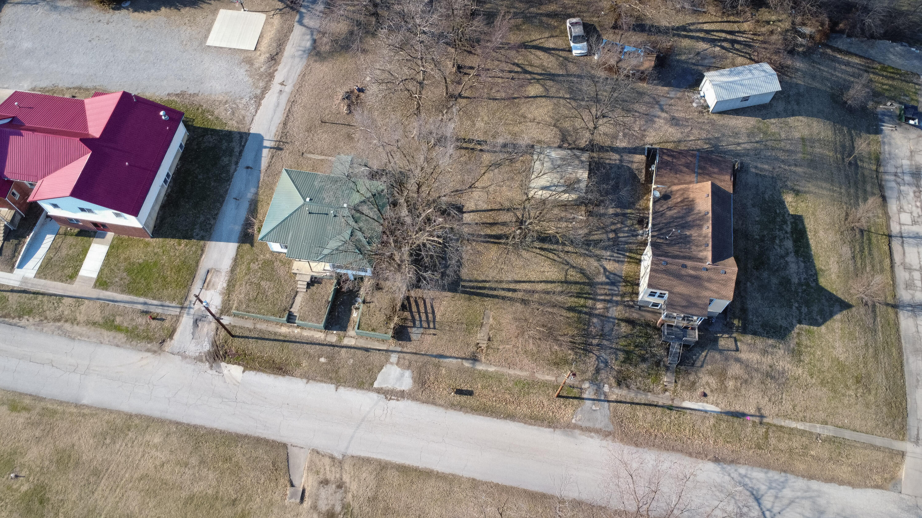 308 E Davis St Property Photo 5