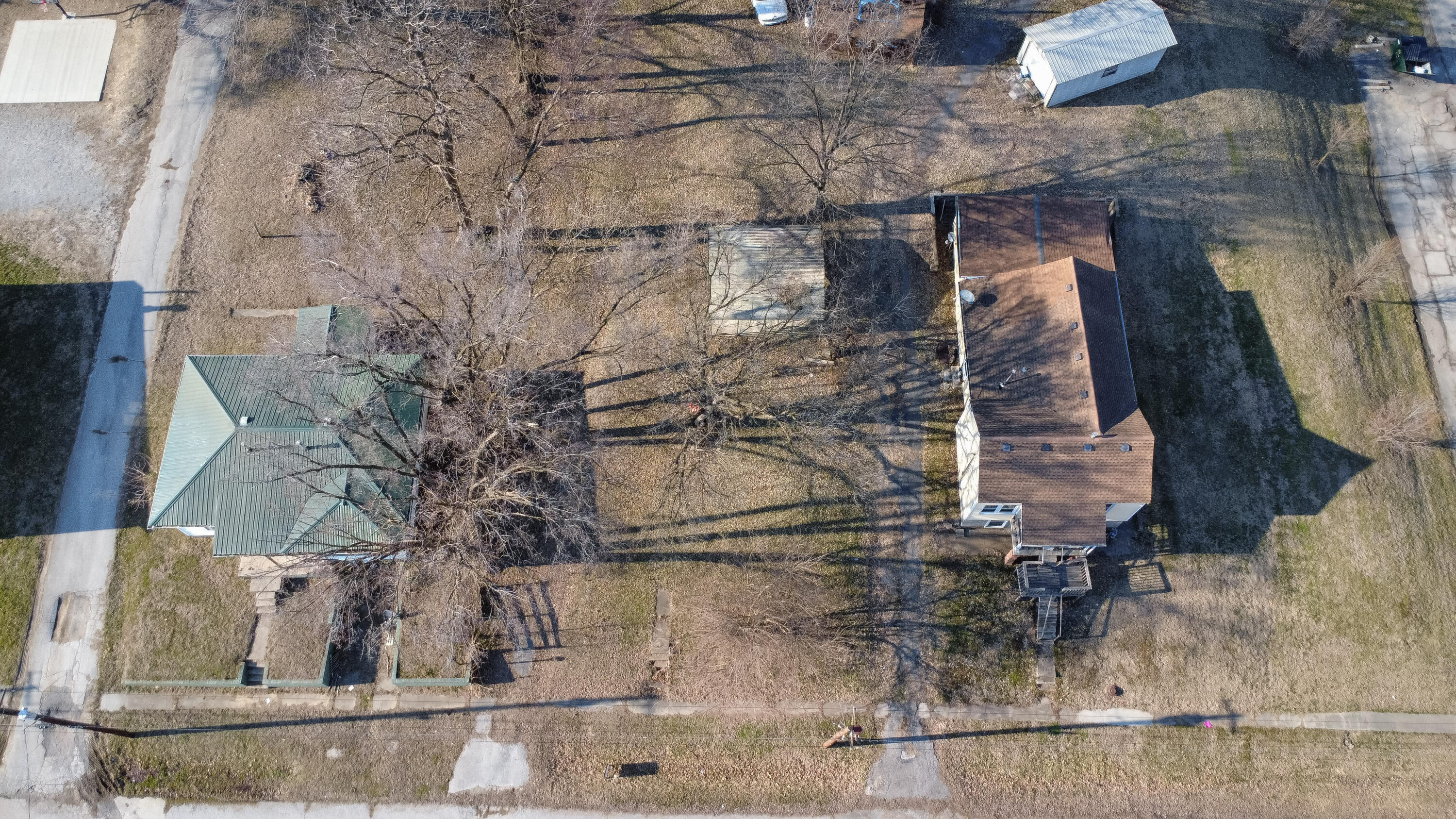 308 E Davis St Property Photo 6