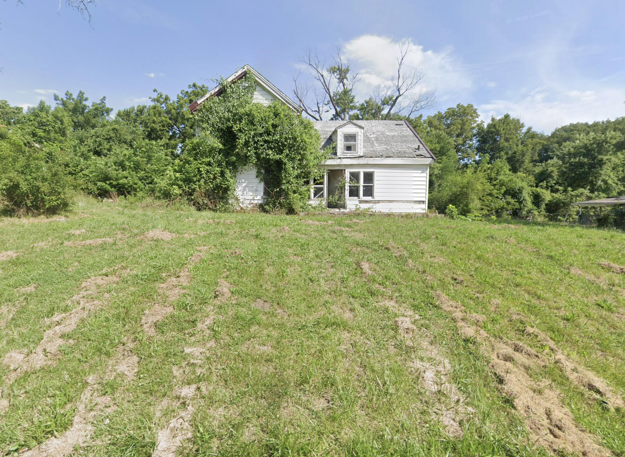 313 E Morrison St Property Photo 1
