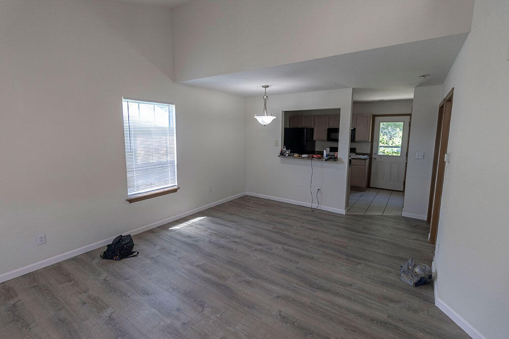 1015 W Ash St Property Photo 3