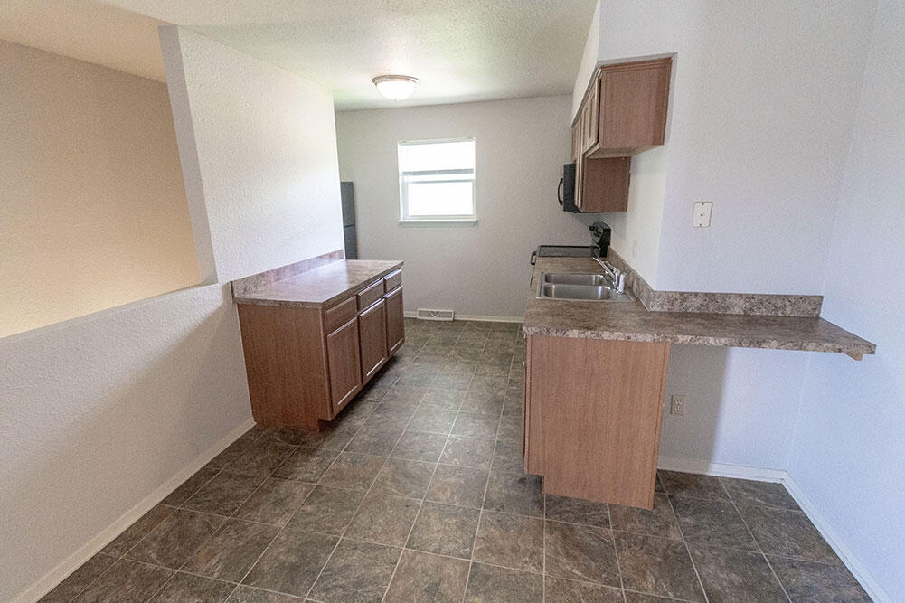 1015 W Ash St Property Photo 7