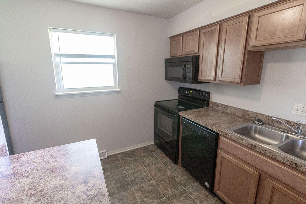 1015 W Ash St Property Photo 9