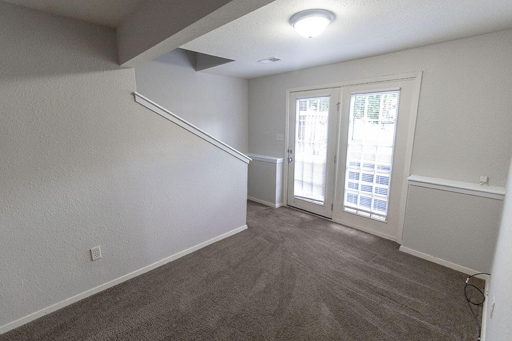 1015 W Ash St Property Photo 18