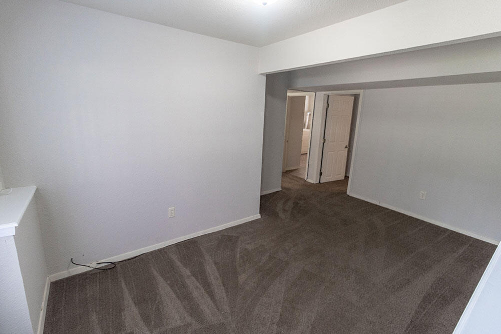 1015 W Ash St Property Photo 19