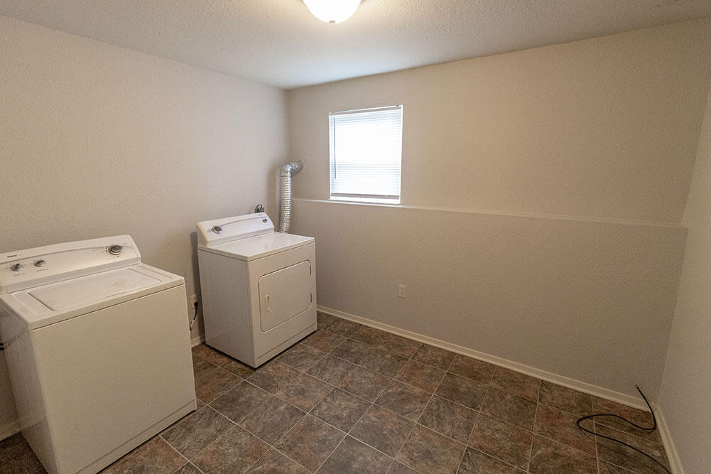 1015 W Ash St Property Photo 24