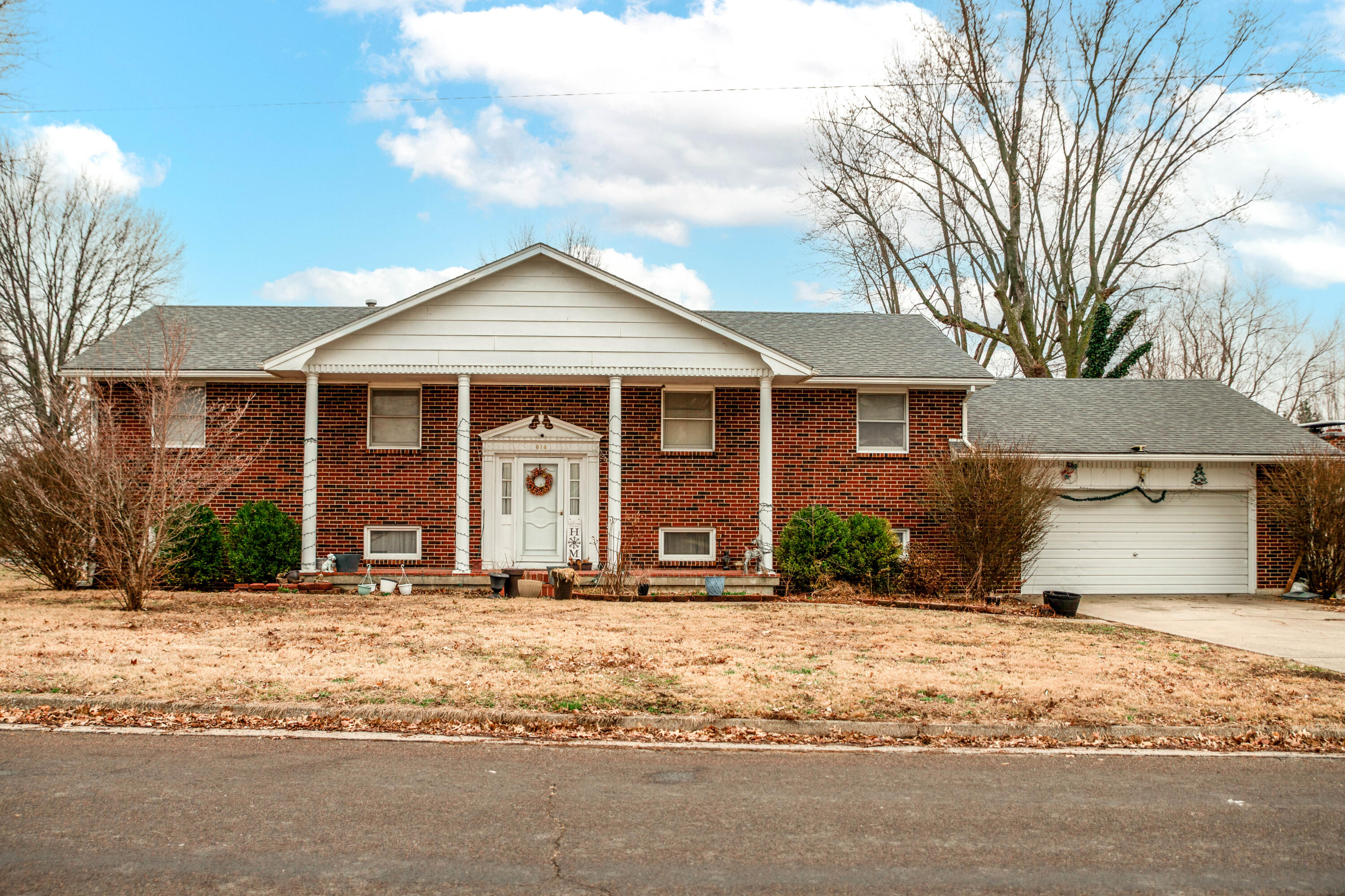 614 BRIARWOOD DR Property Photo 1