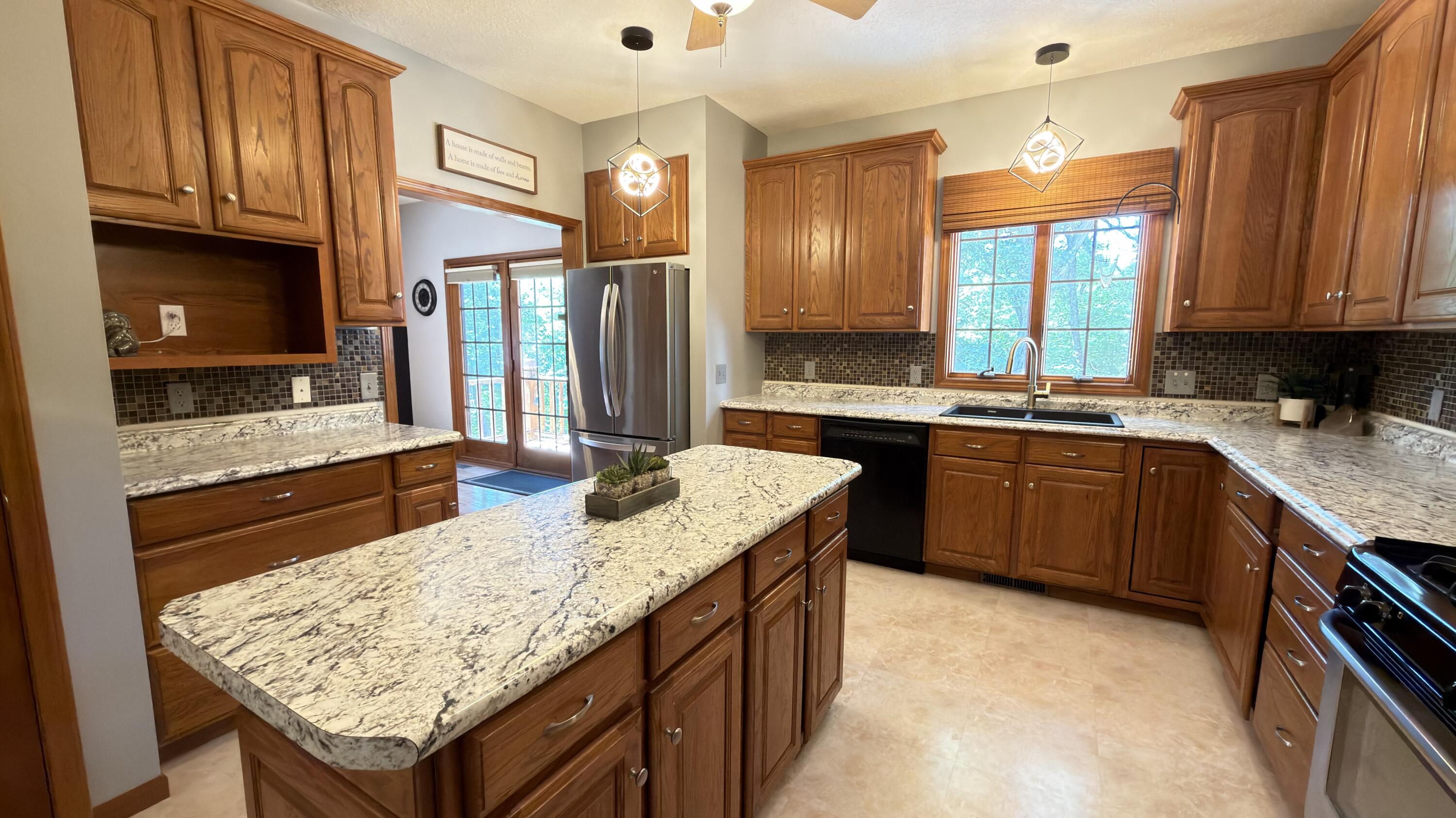 19544 Sunset Trail Property Photo 6