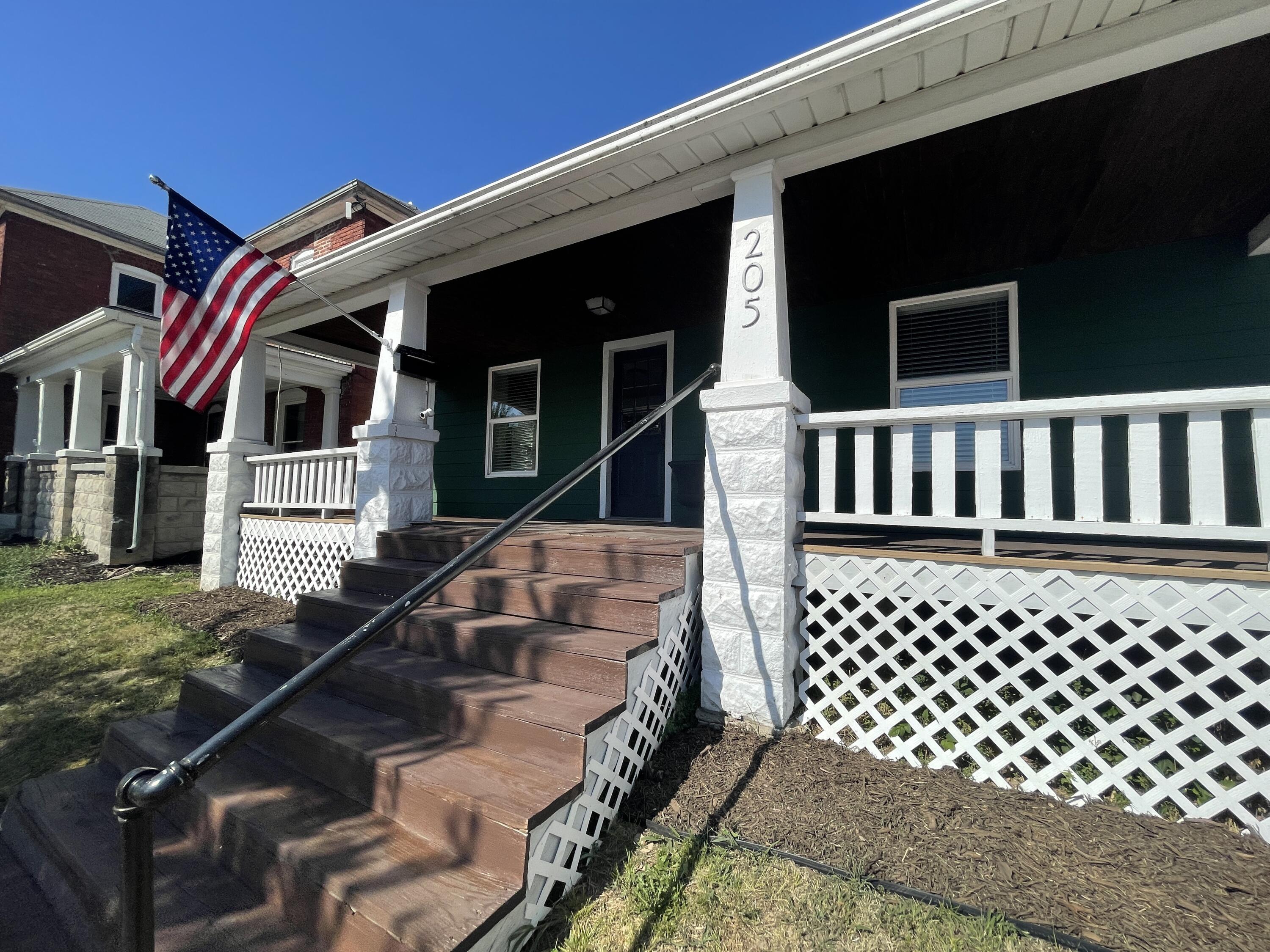 205 N Church St Property Photo 1